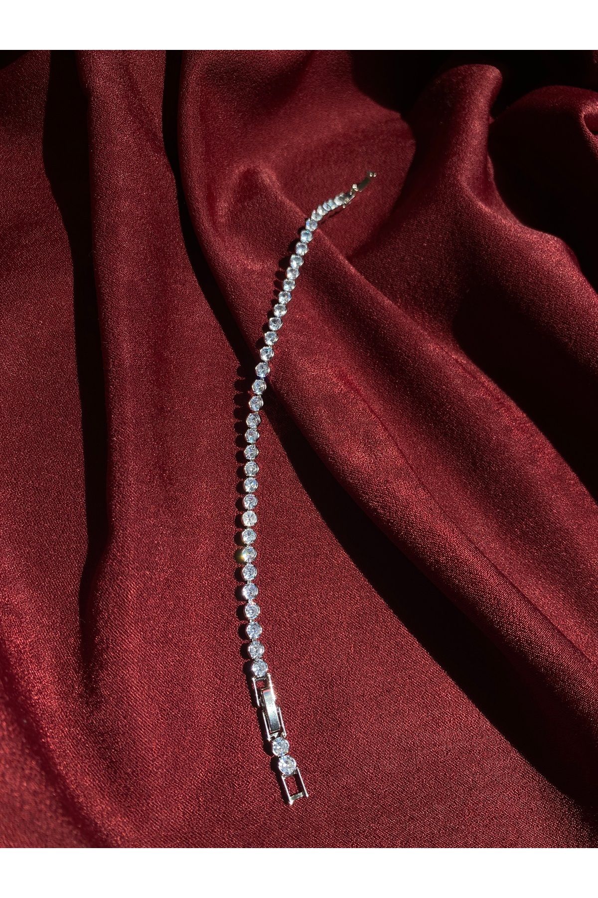 Gök Accessories Işıltılı Taş Detaylı Su Yolu Çelik Bileklik