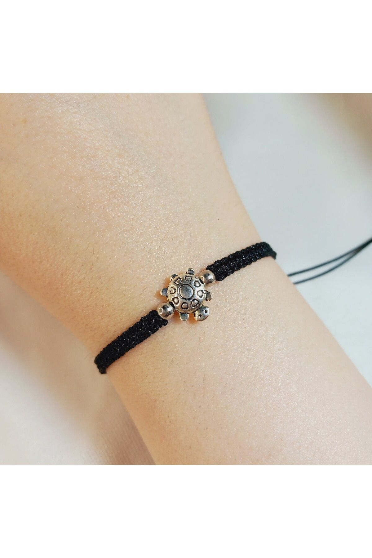 Crystal Atelier Gümüş Kaplumbağa Figürlü Siyah Makrome Şans Bilekliği–Unisex Örgü Ayarlanabilir El Yapımı Takı