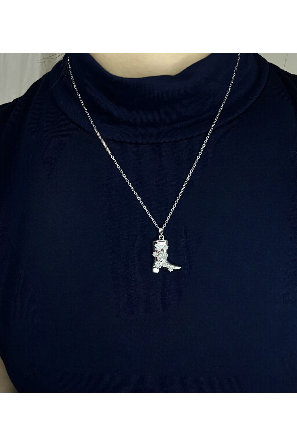 HNG JEWELRY GÜMÜŞ RENK GÜL DESENLİ ÇELİK KOVBOY KOLYE