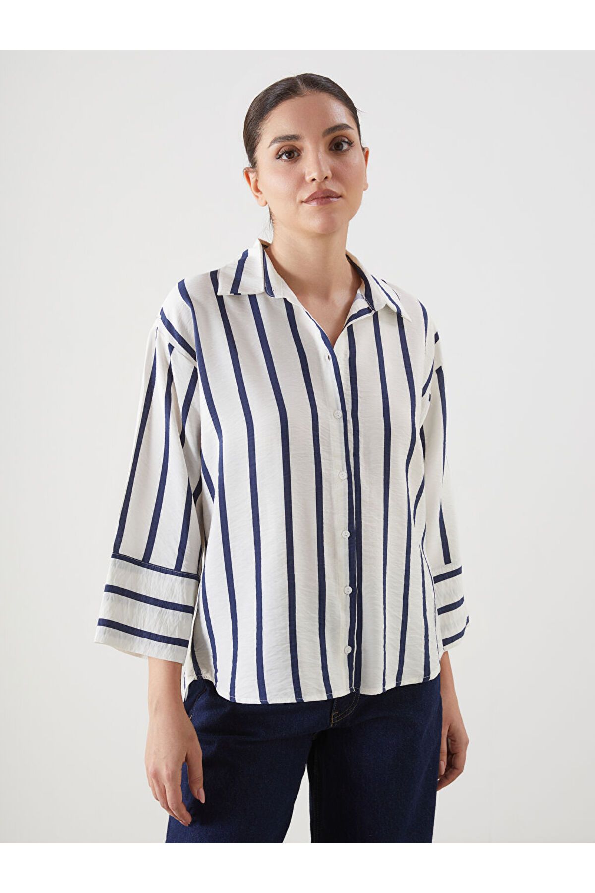 LC Waikiki LCWAIKIKI Classic Indigo Çizgili Oversize Kadın Gömlek S5O872Z8NVY25
