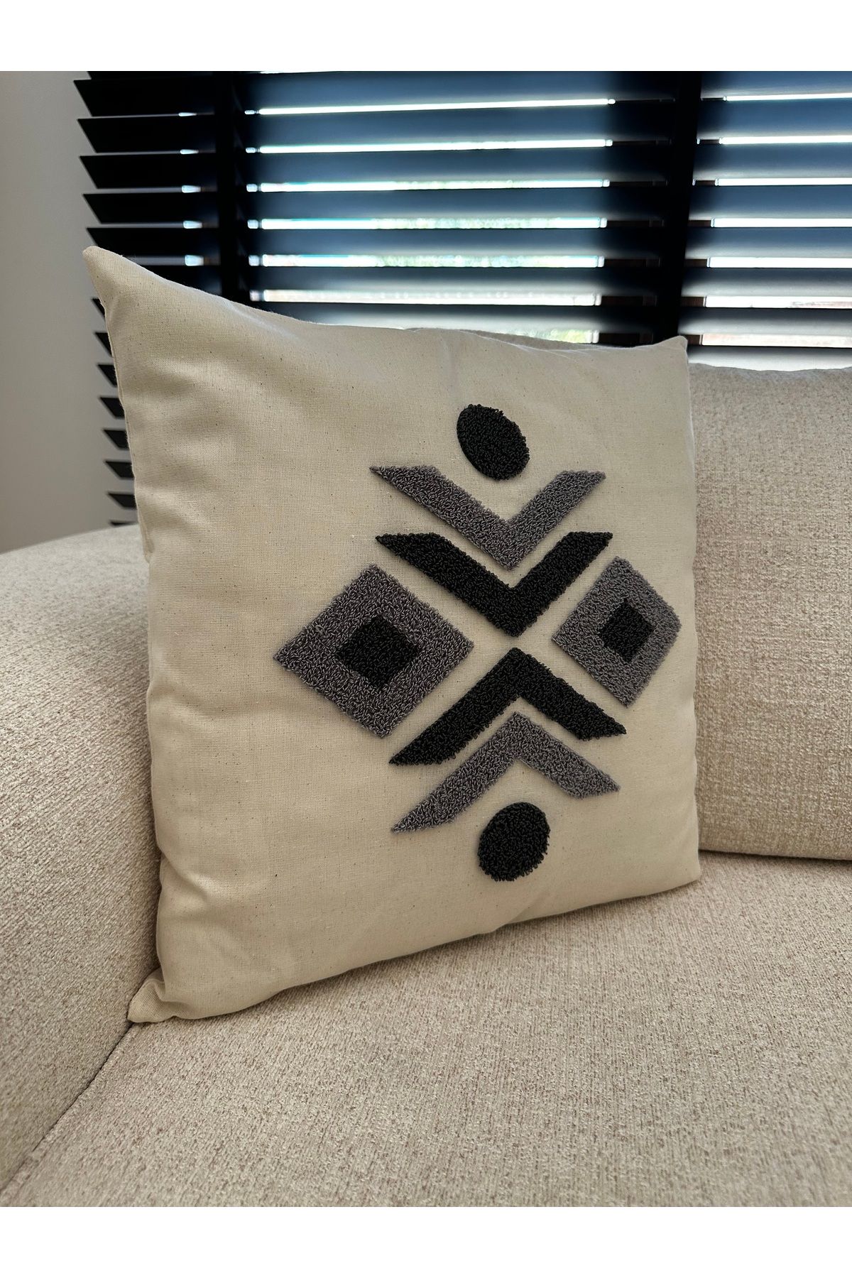 NURHAN HOME COLLECTION 1 Adet Punch Nakışlı Kırlent Kılıfı
