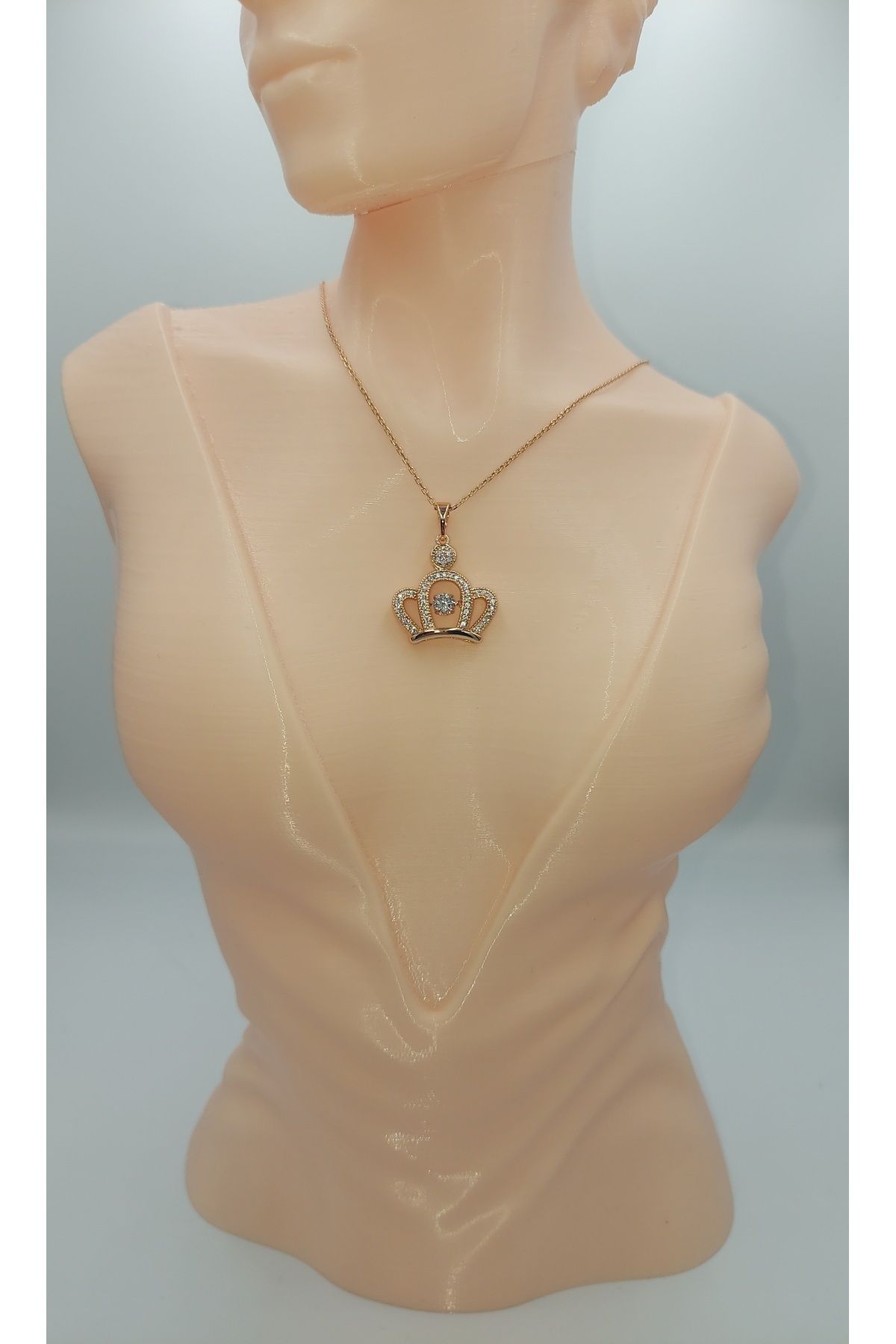 XUPING JEWELRY Xupıng Altın Renk Taç Detaylı Çelik Kolye