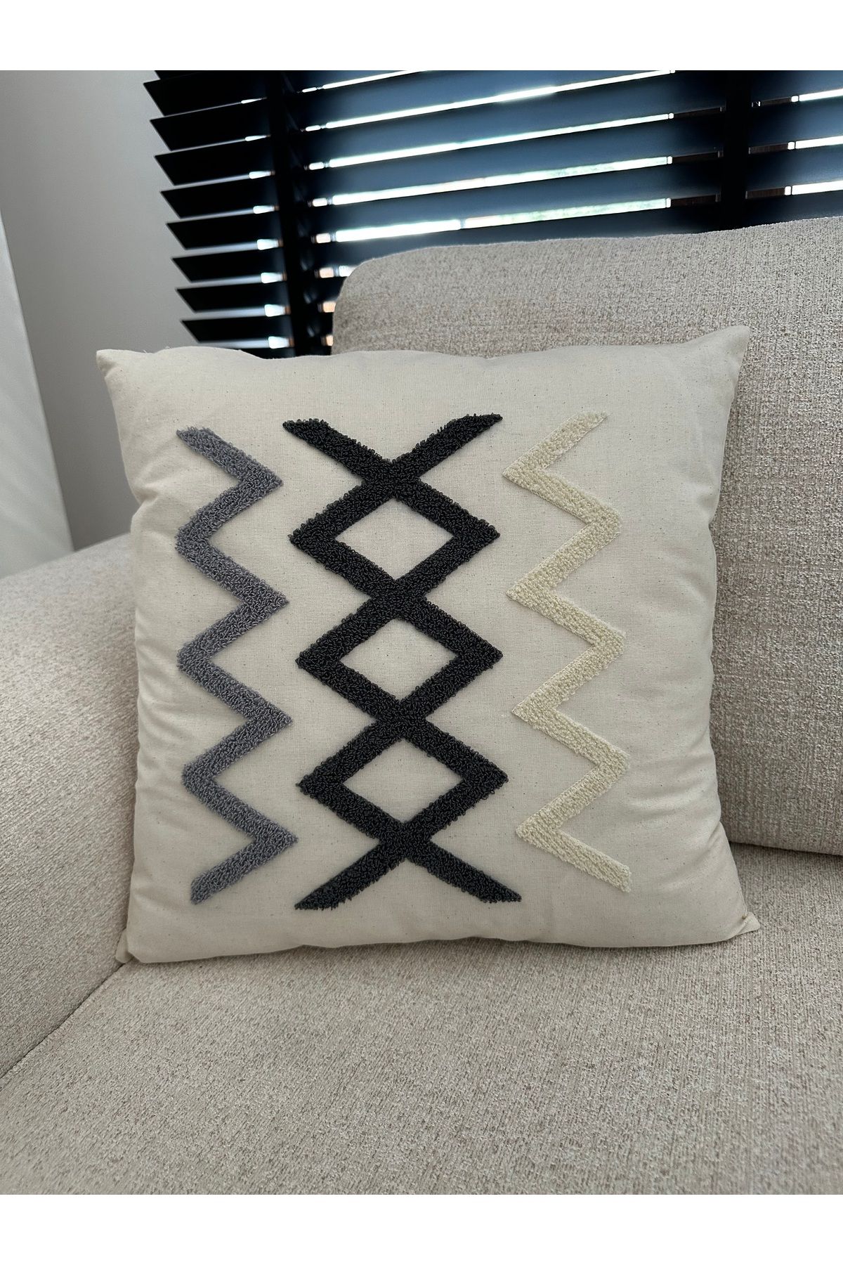 NURHAN HOME COLLECTION 1 Adet Punch Nakışlı Kırlent Kılıfı