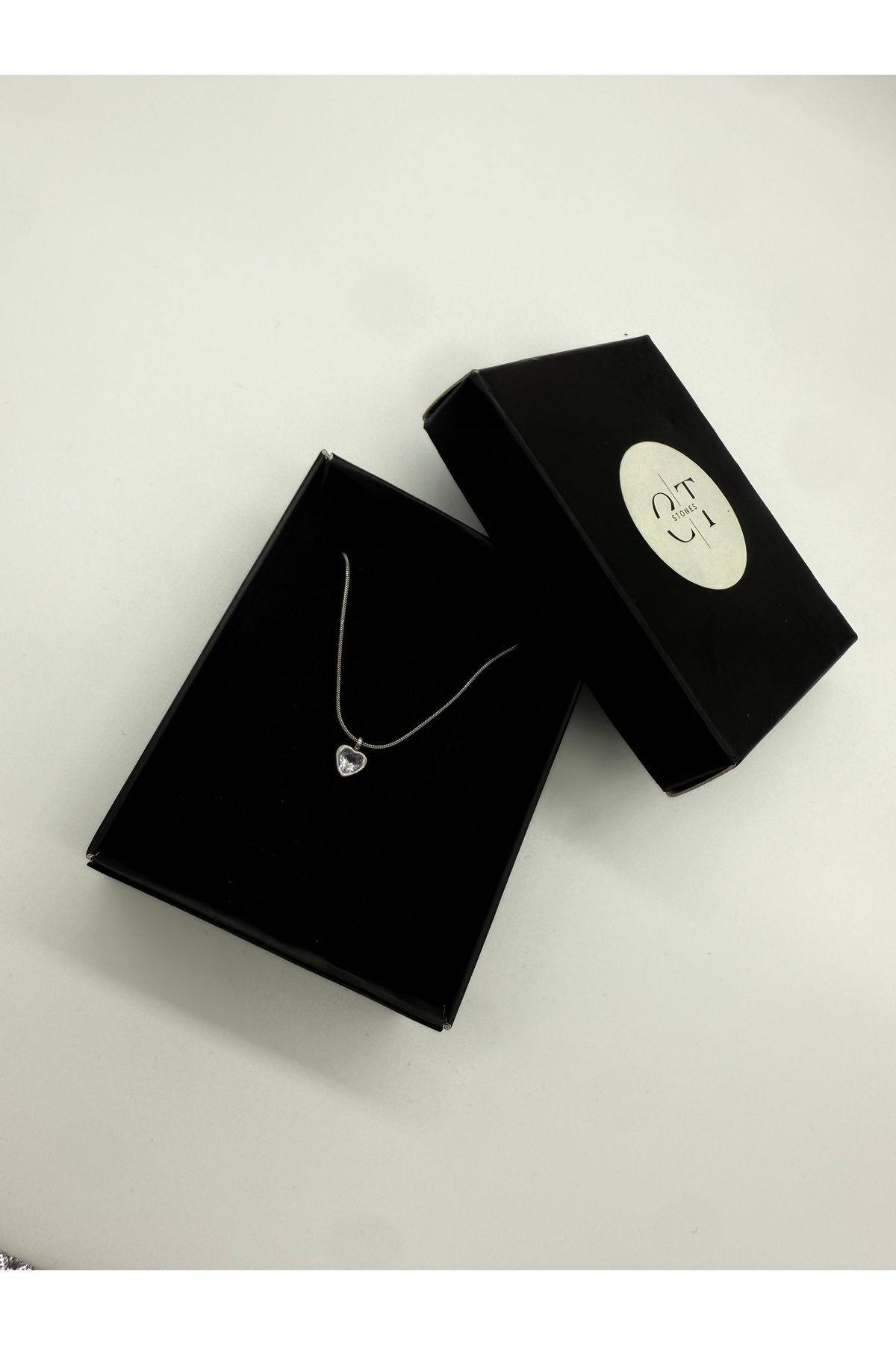 CT STONES Minimal kalp kolye
