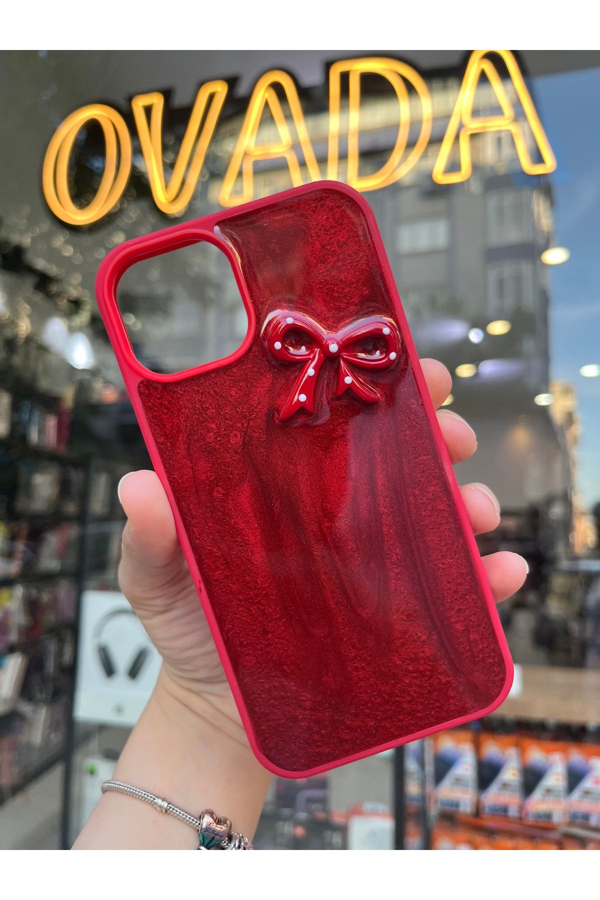 OVADA İPhone 11 Uyumlu 3D Kurdele Figürlü Parlak Premium Kılıf