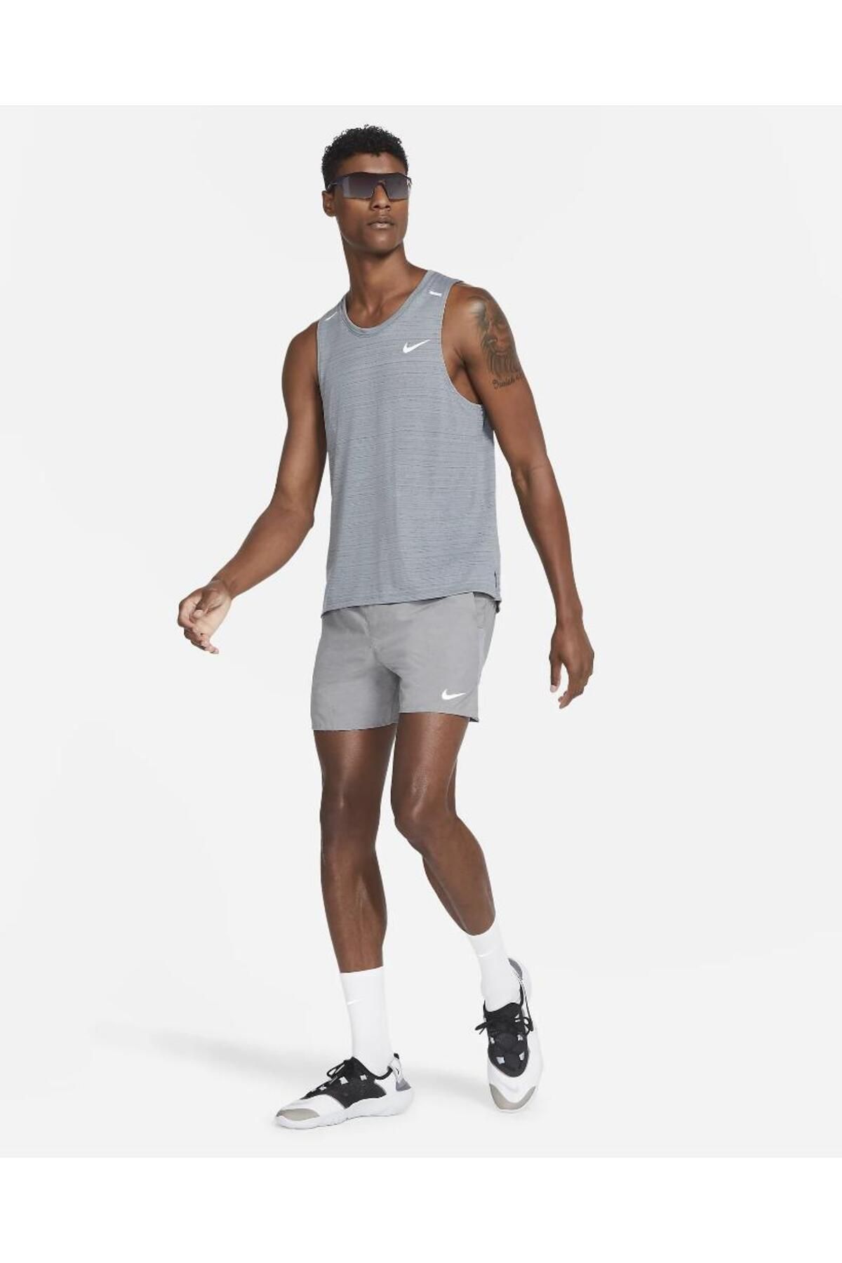 Nike Challenger 5" erkek astarlı koşu şortu