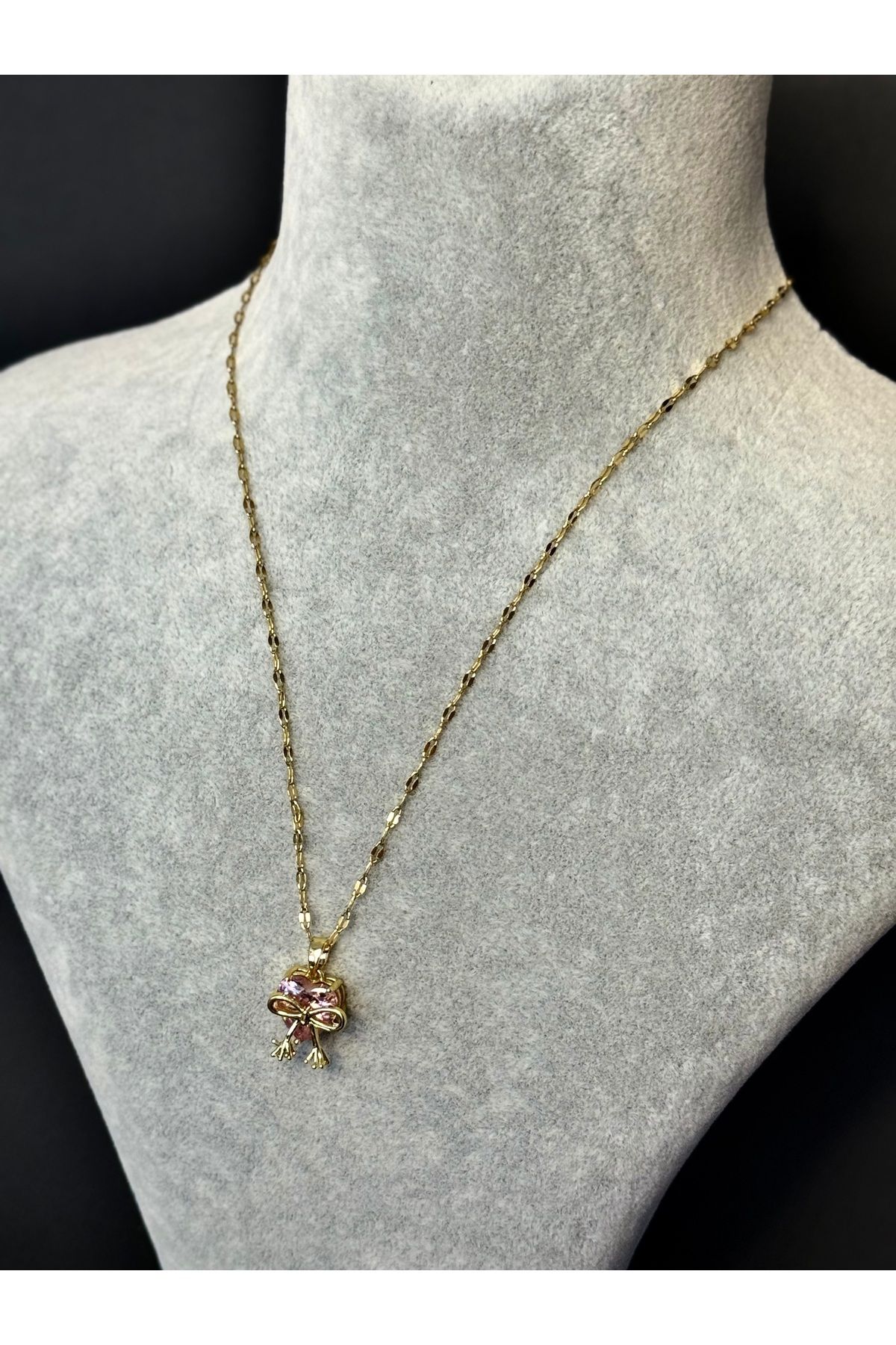 LİORİNAS Pembe Kristal Fiyonklu Çelik Zincir Kolye