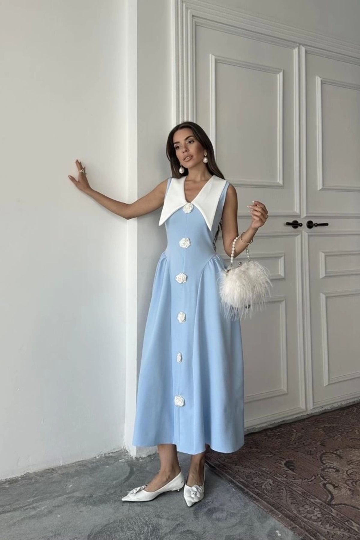 Butik Mavi Gül Detaylı Atlas Elbise