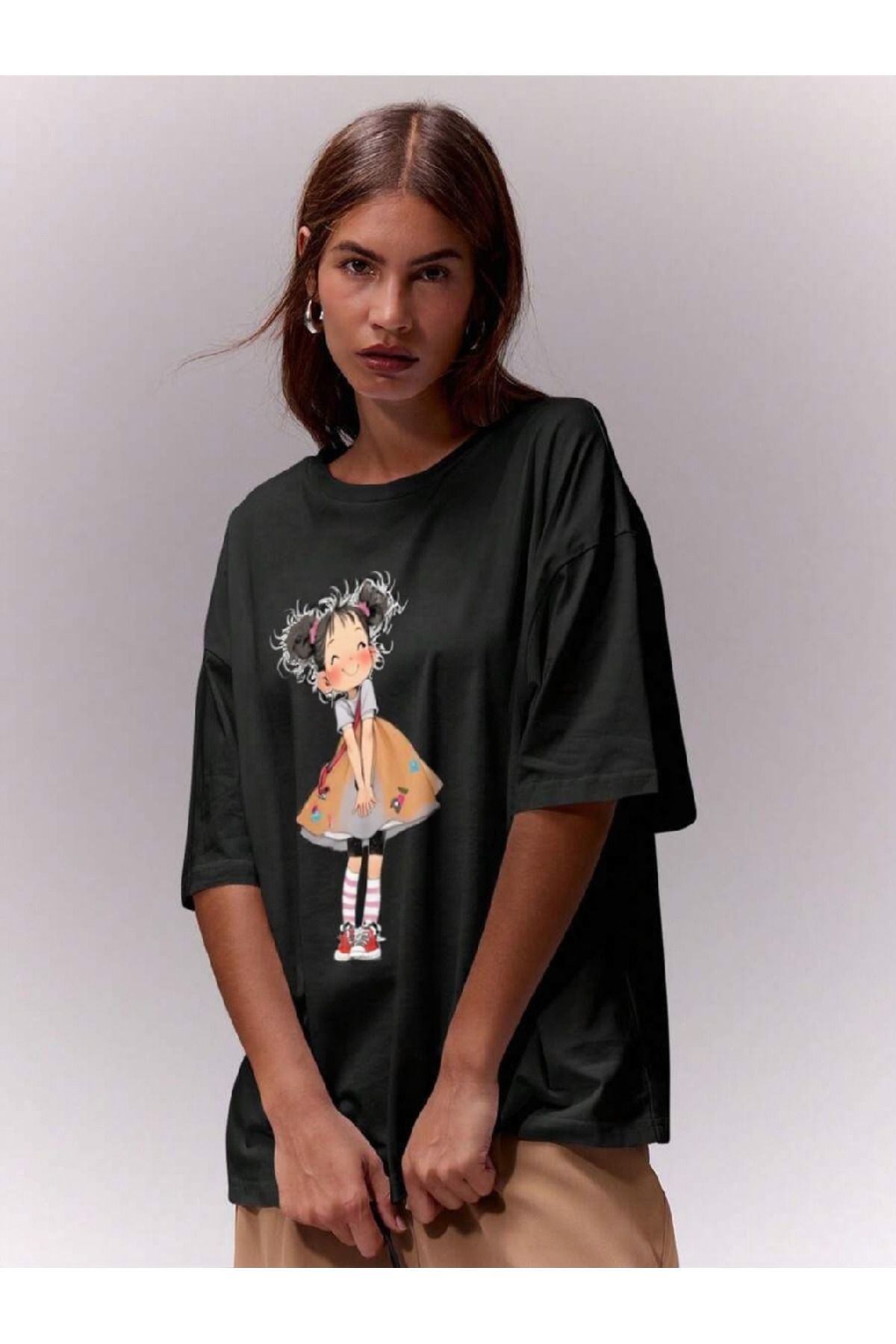ELNOYA Unisex Pamuklu Siyah Oversize "Minik Kız" Baskılı Rahat Günlük T-shirt