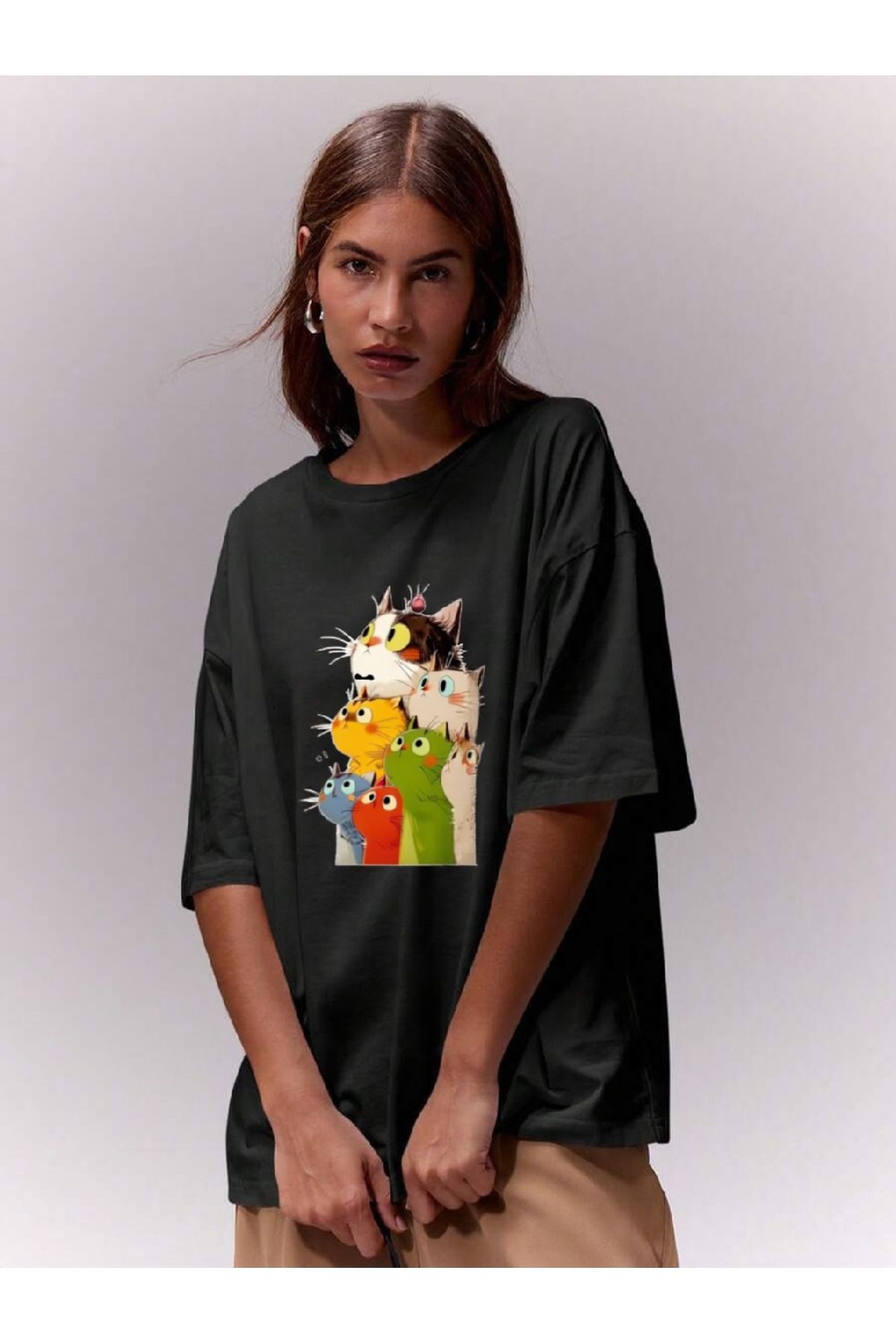 ELNOYA Unisex Pamuklu Siyah Oversize "Renkli Kediler" Baskılı Rahat Günlük T-shirt