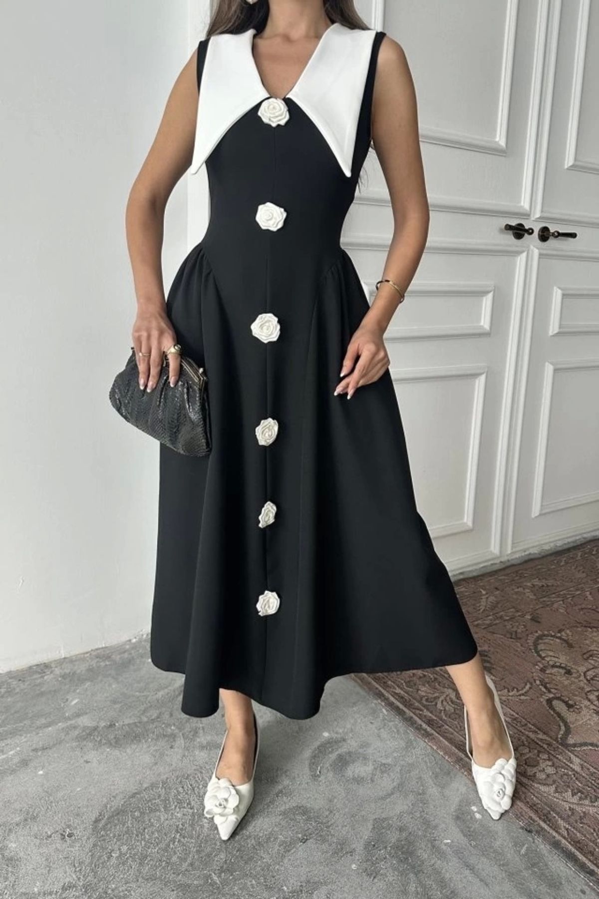 Butik Siyah Gül Detaylı Atlas Elbise