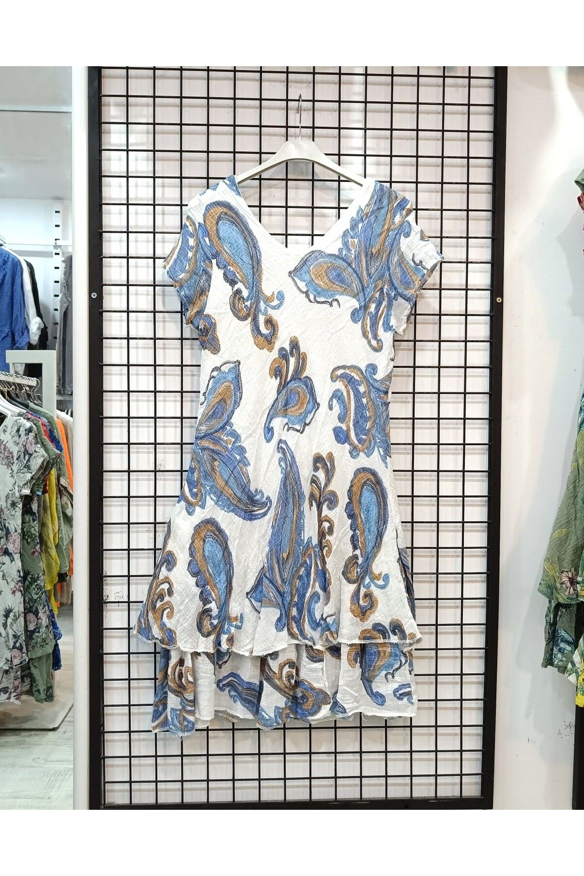 Butik Şans Şal Desenli Kısa Kollu V yaka İtalyan Koton Elbise