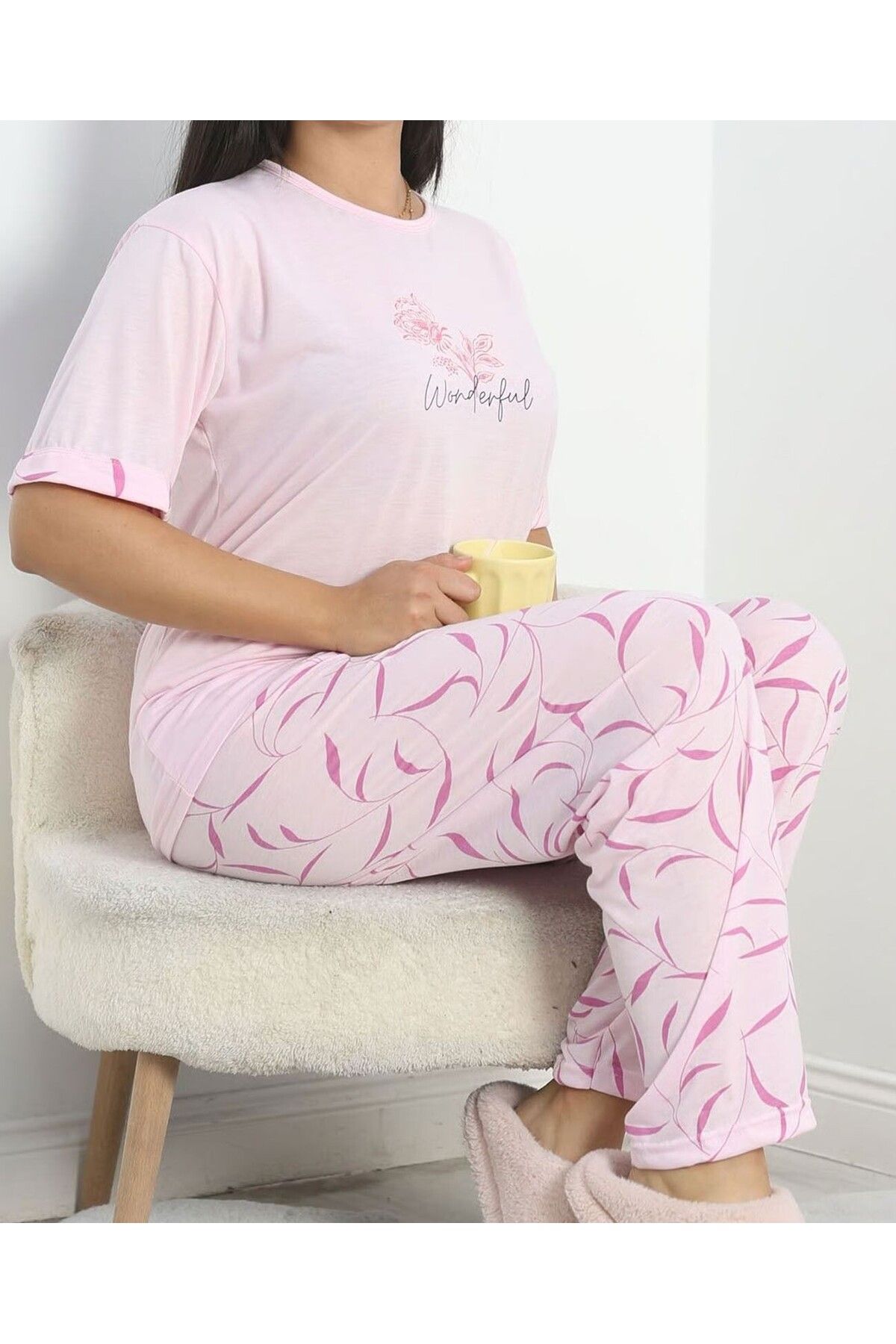 Meri Kadın Büyük Beden Yuvarlak Yaka Pembe Kısa Kol Desenli Pijama Takımı