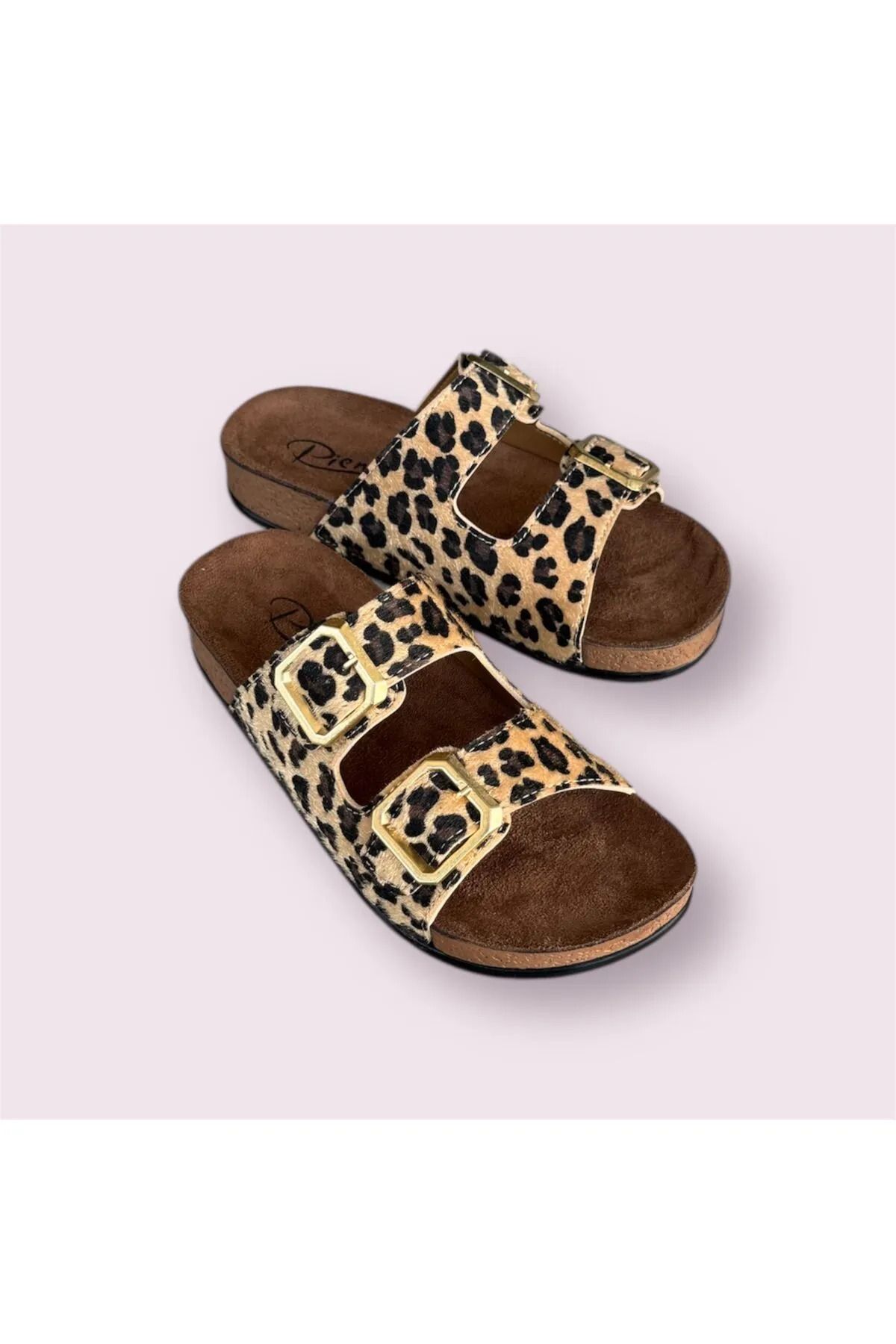Pienn Yazlık Kadın Ortopedik Terlik – Leopar Detaylı, Çift Tokalı, Soft Tabanlı Ev Terliği