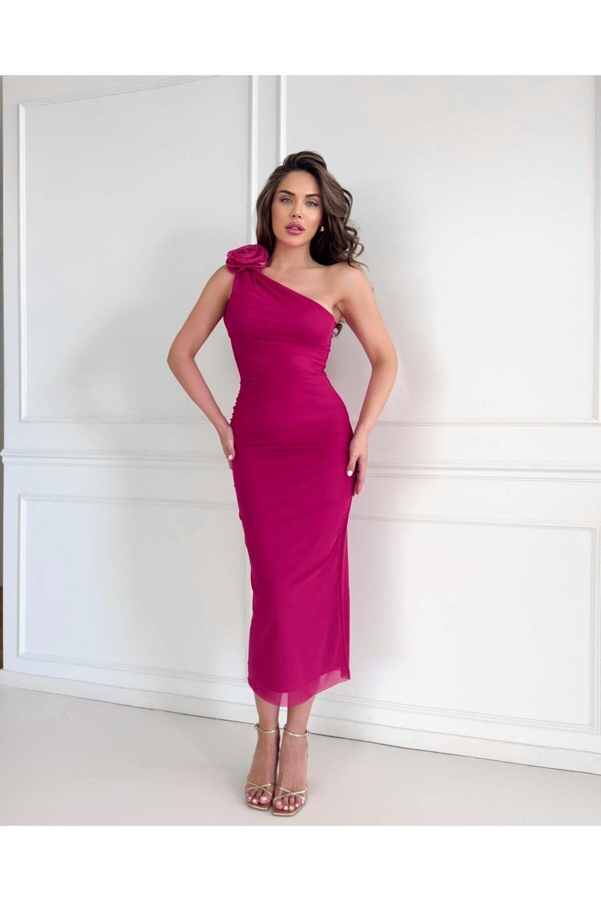 KOSHKA MODA Çiçek Broslu Tek Omuz Tül Elbise