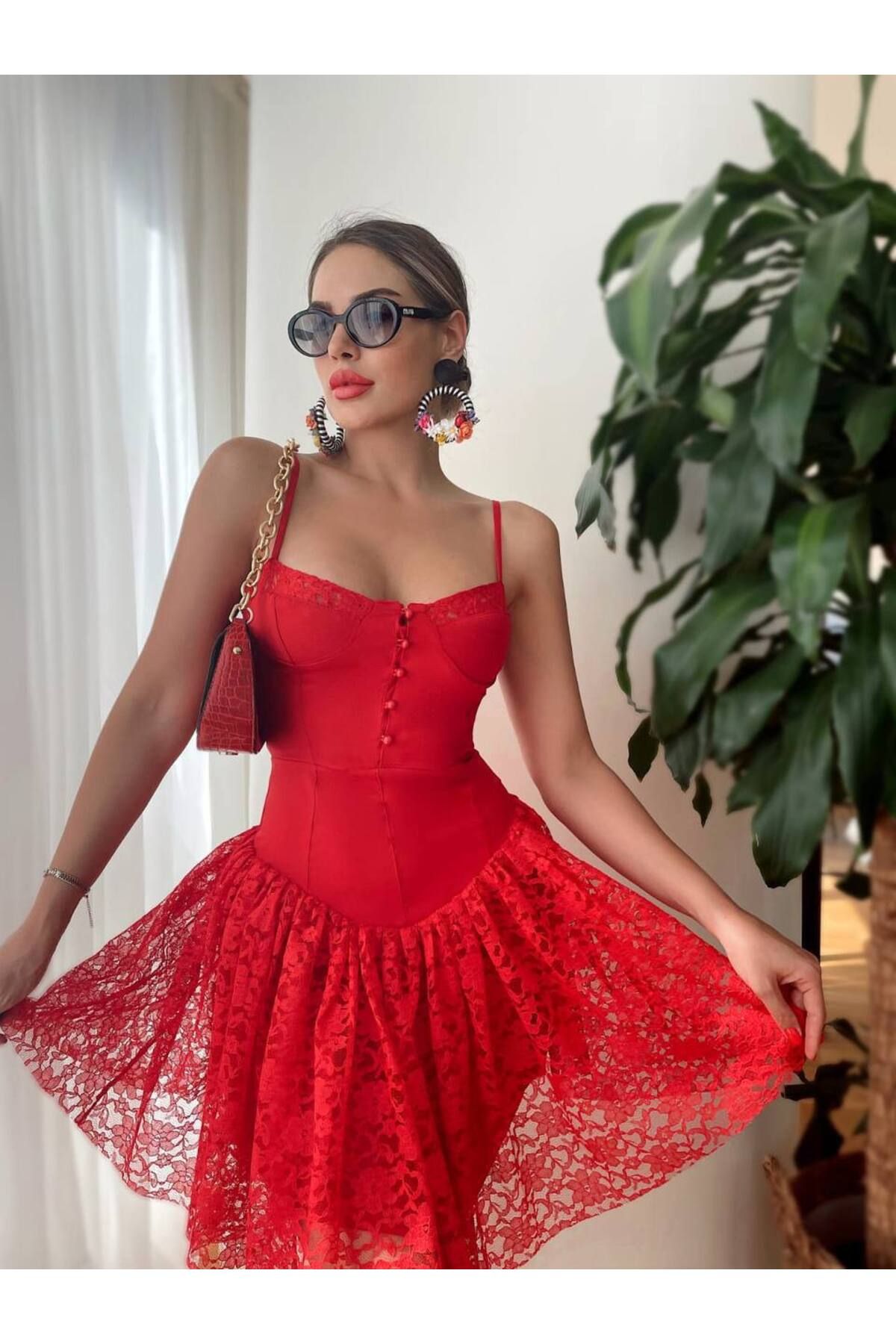 1Moda1Tarz Kadın İthal Kumaş Güpür Detaylı Düğmeli Askılı Astarlı Özel Tasarım Elbise