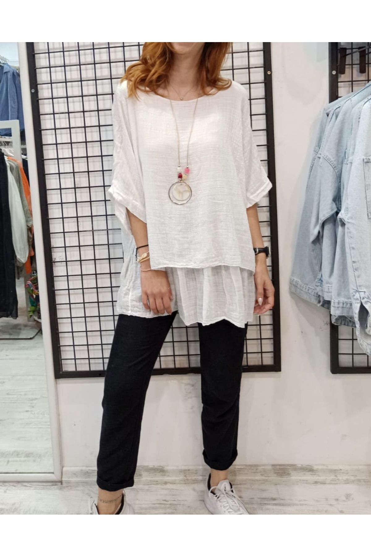Butik Şans Kolye Detaylı Düz Renk İtalyan Koton Bluz