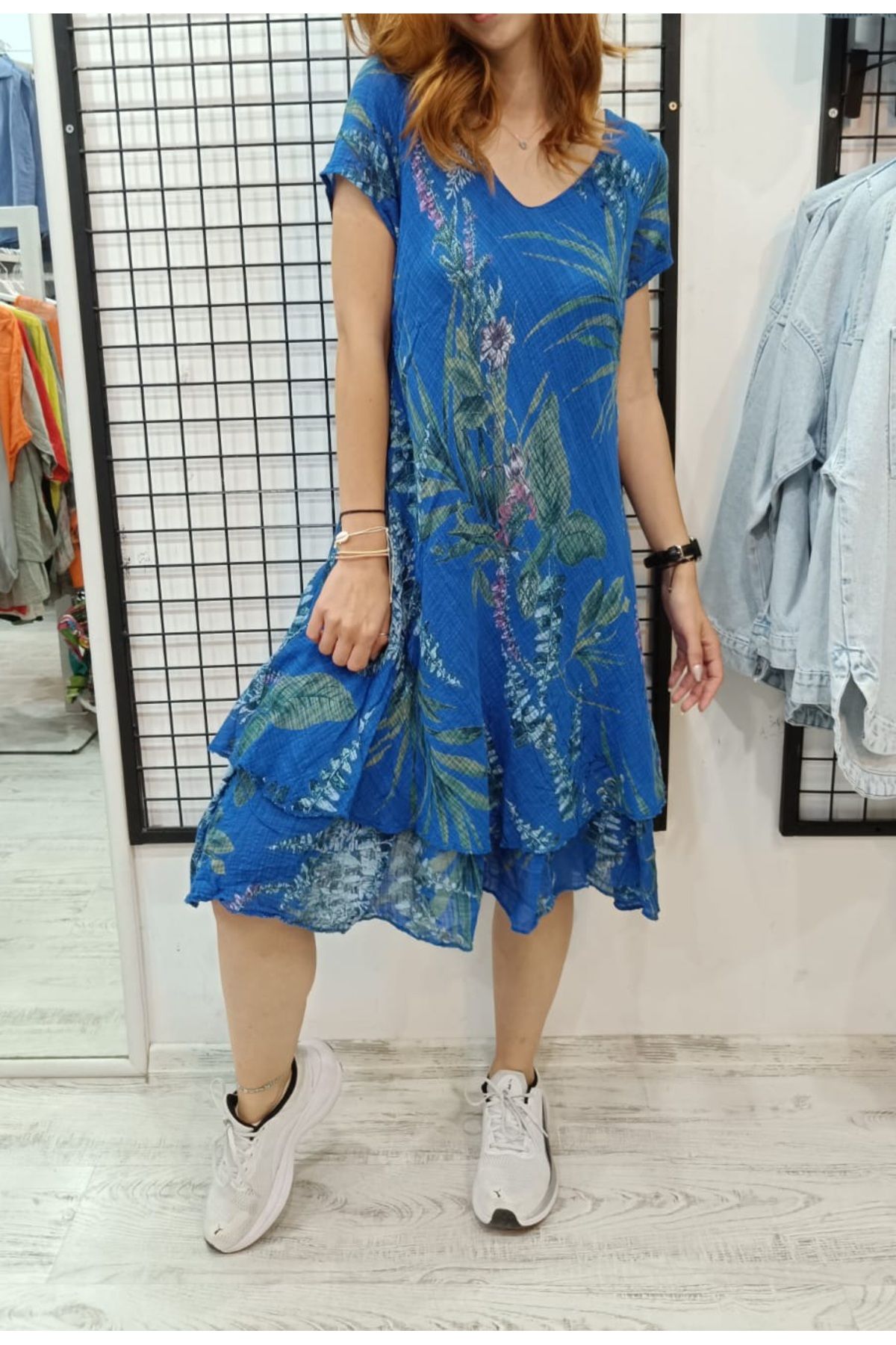 Butik Şans Çiçek Desenli Kısa Kollu V yaka İtalyan Koton Elbise