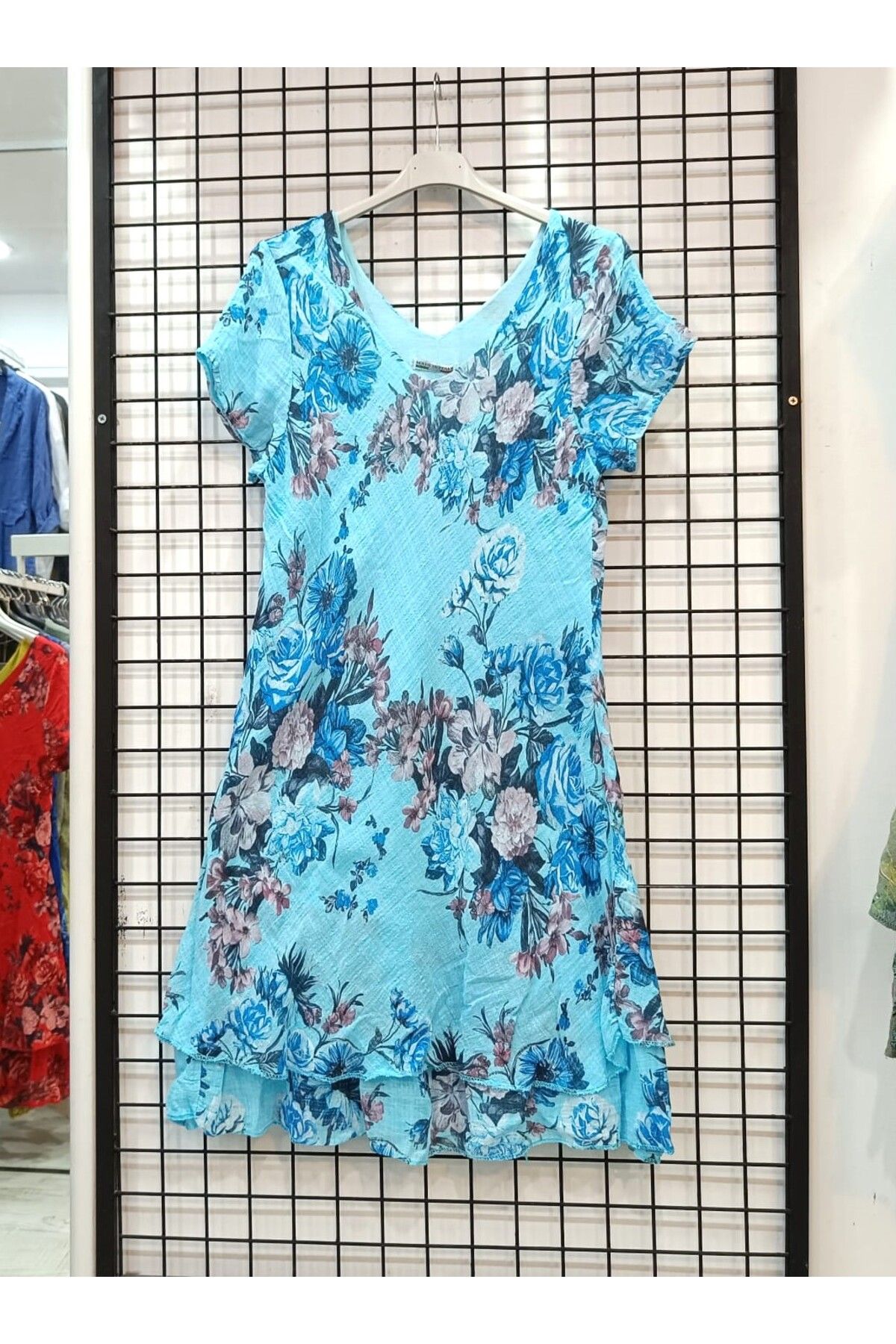 Butik Şans Gül Desenli Kısa Kollu V yaka İtalyan Koton Elbise