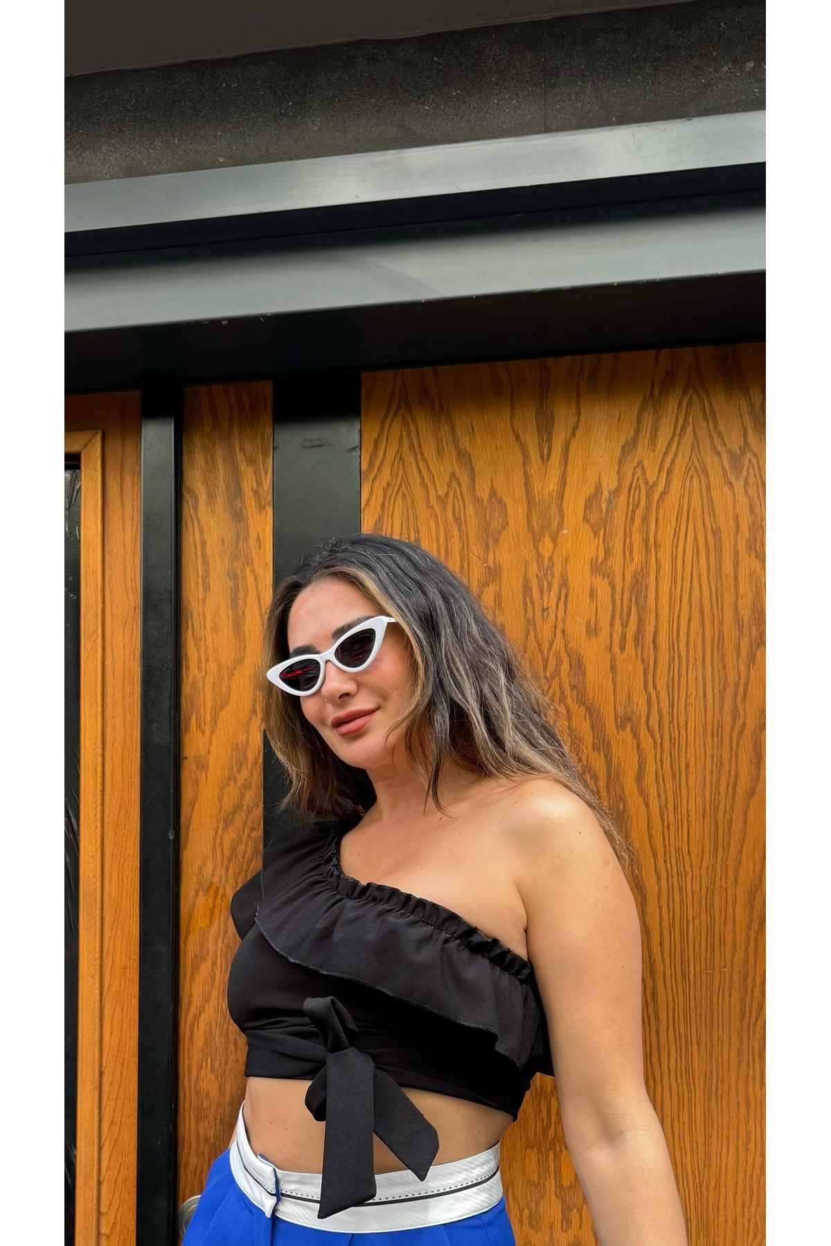 Butik Tek omuz crop bluz
