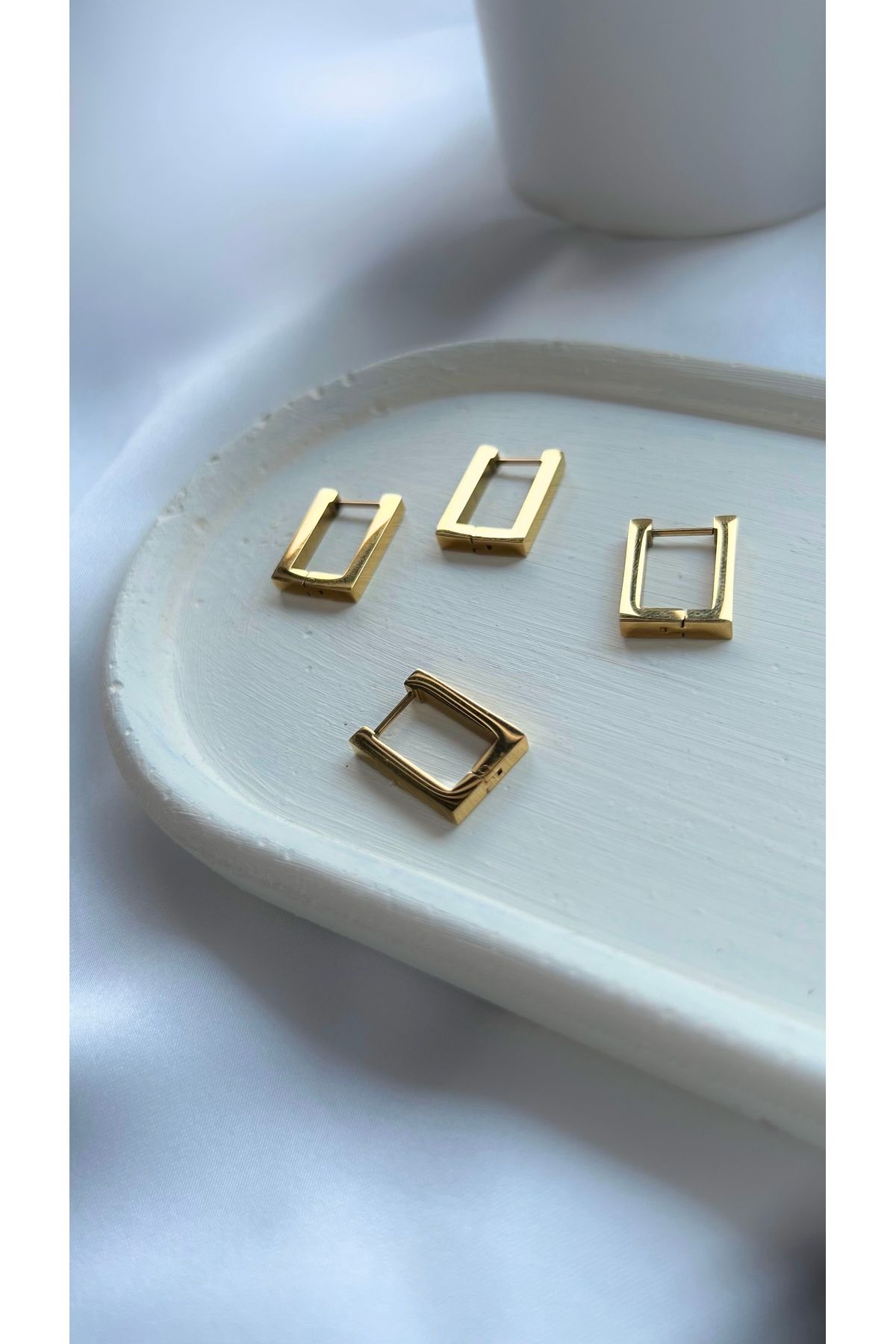 solaris design Gold Dikdörtgen Altın Rengi Çelik Küpe
