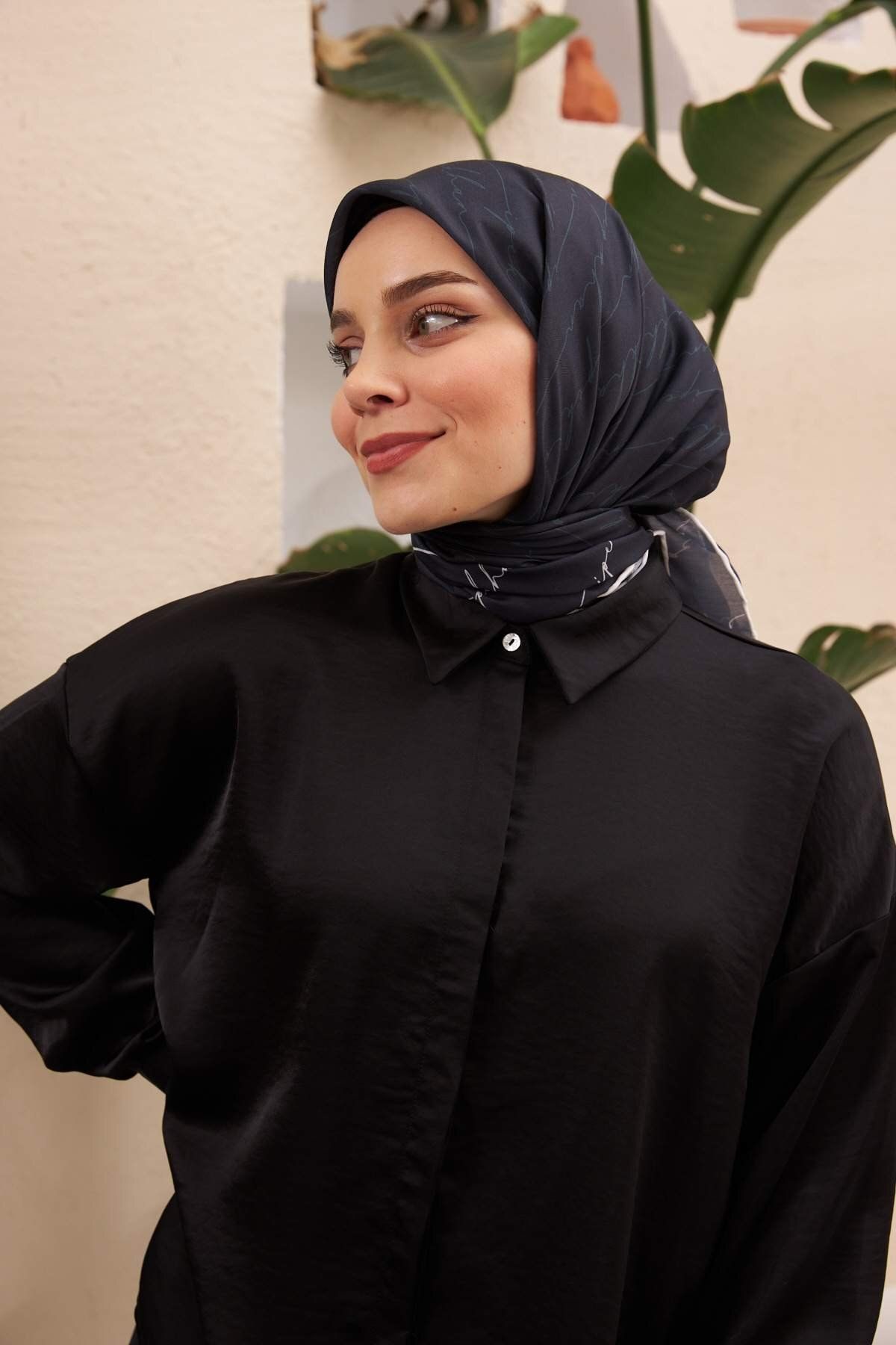 İpekhan-Text Pattern Thin Cotton Scarf 2