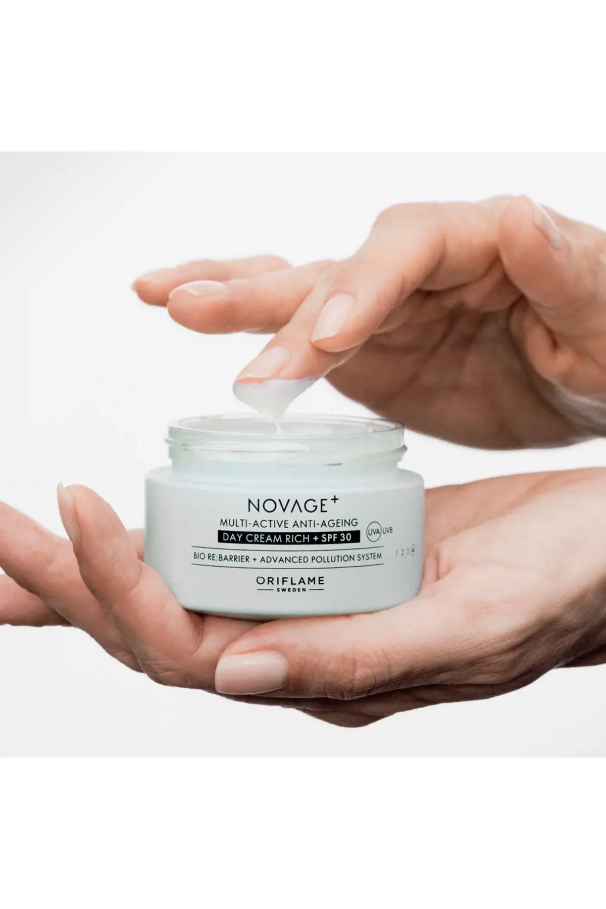 Oriflame-Cremă de zi bogată SPF 30 Novage+ Multi-Active Anti-Ageing Oriflame, reduce instantaneu ridurile 3