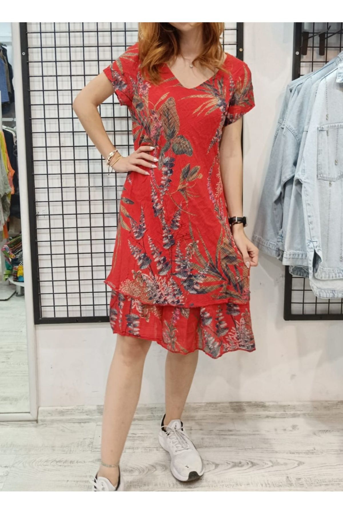 Butik Şans Çiçek Desenli Kısa Kollu V yaka İtalyan Koton Elbise