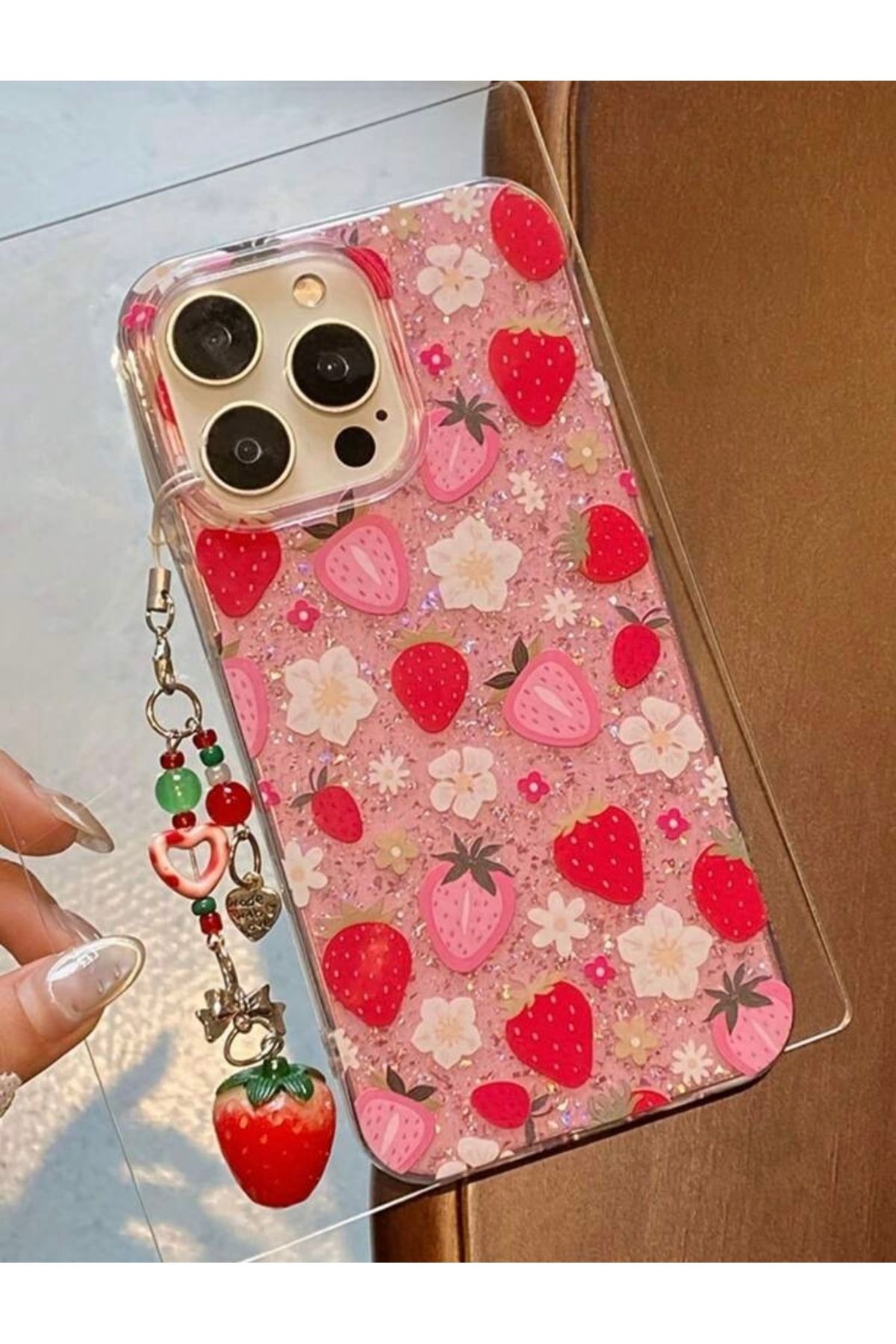 FİŞNEİLETİŞİM İPHONE 16 PROMAX UYUMLU SİMLİ ÇİLEK DESENLİ CHARMLI KILIF