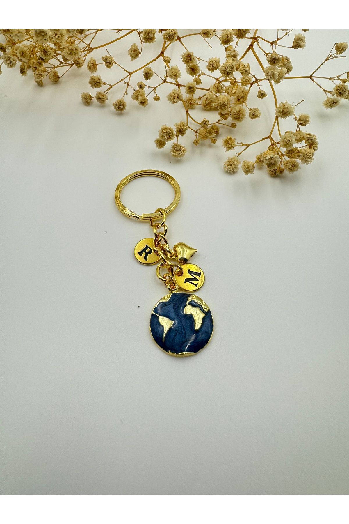 Ria jewellery Kişiye özel harfli dünya figürlü anahtarlık
