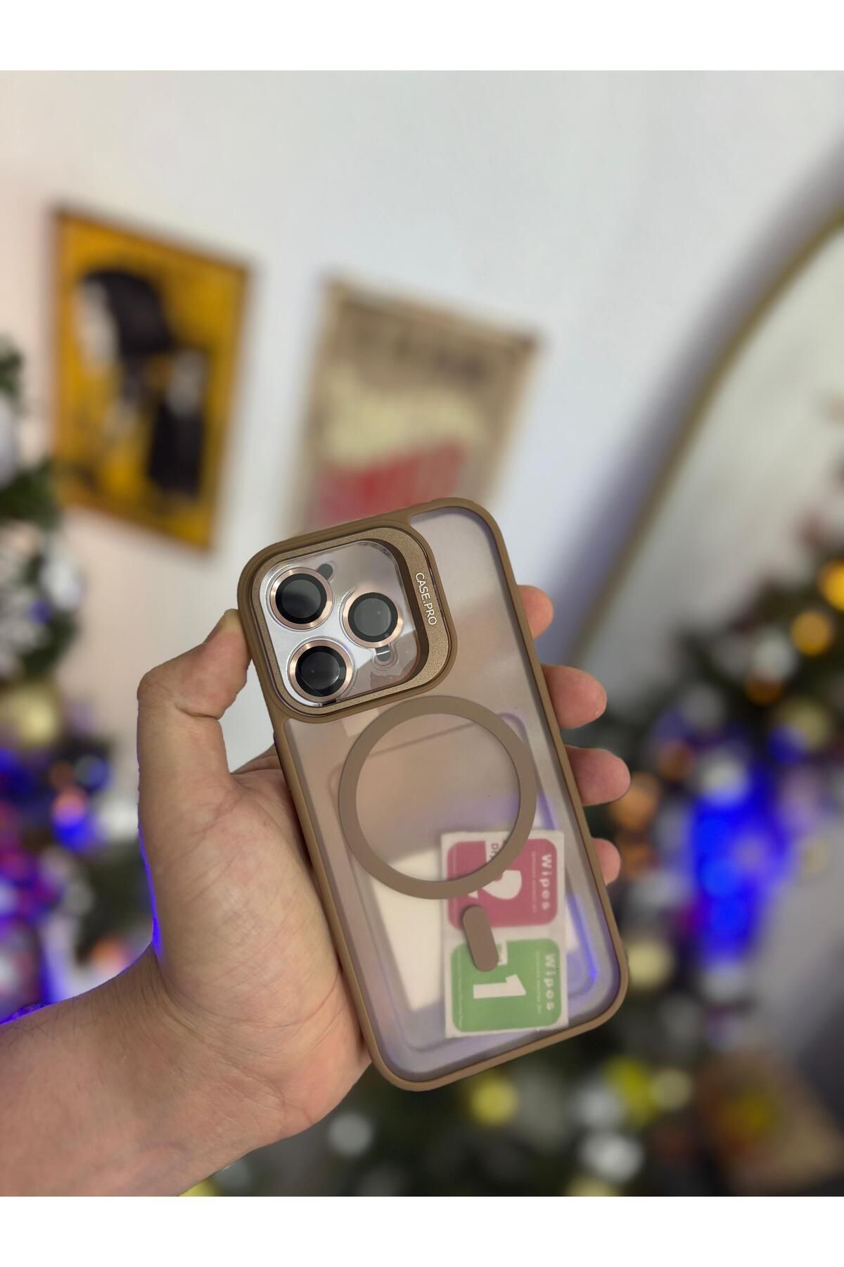 Kilif365 iPhone 15 Plus MagSafe Uyumlu Şeffaf Görünümlü Kamera Korumalı Tripodlu Telefon Kılıfı