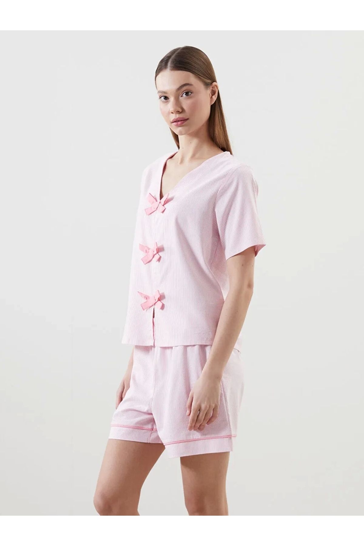 LC Waikiki DREAM V Yaka Çizgili Kısa Kollu Pembe Kadın Şortlu Pijama Takımı