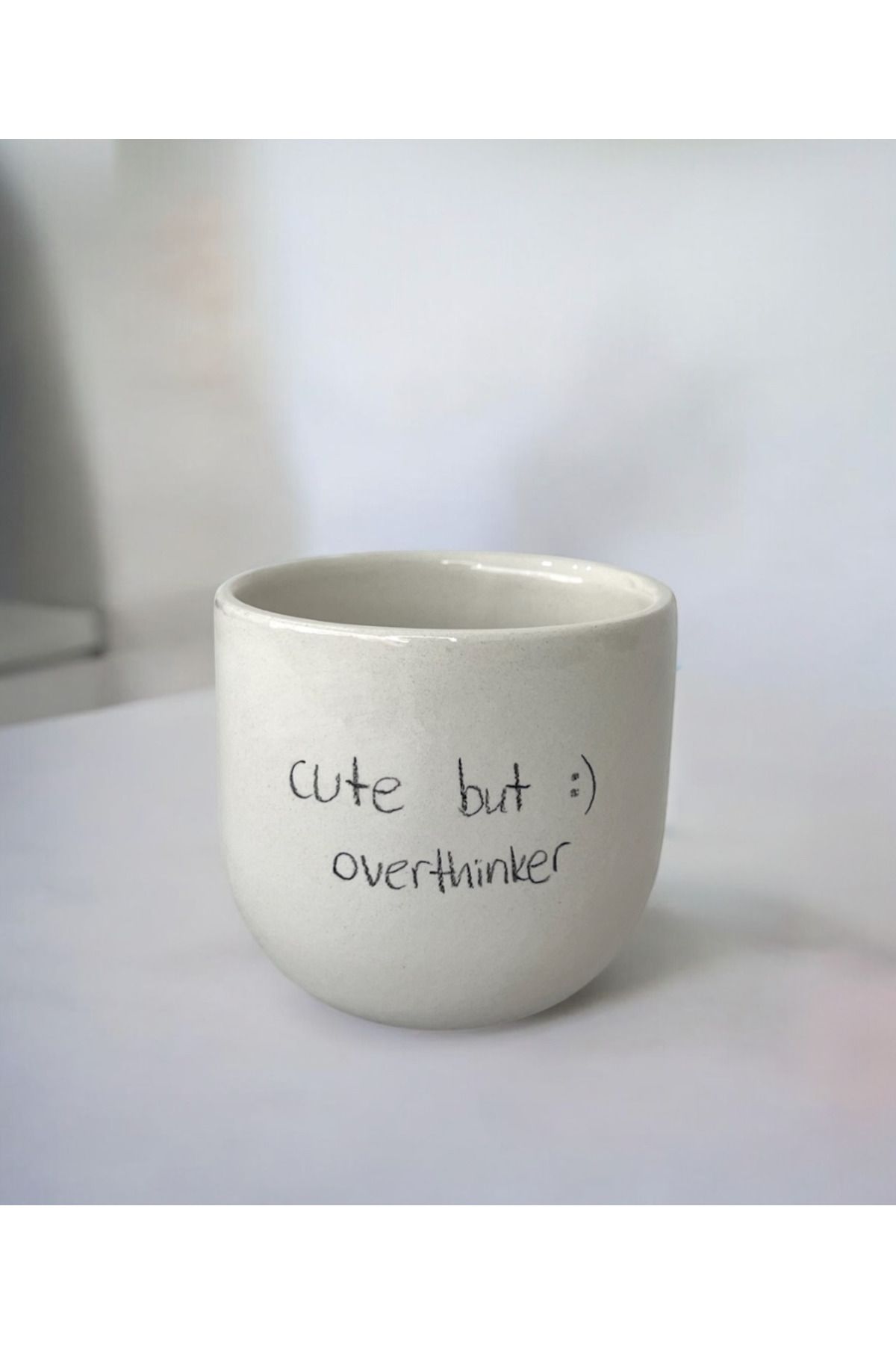 Home Cute But Overthinker Sloganlı El Yapımı Seramik Bardak