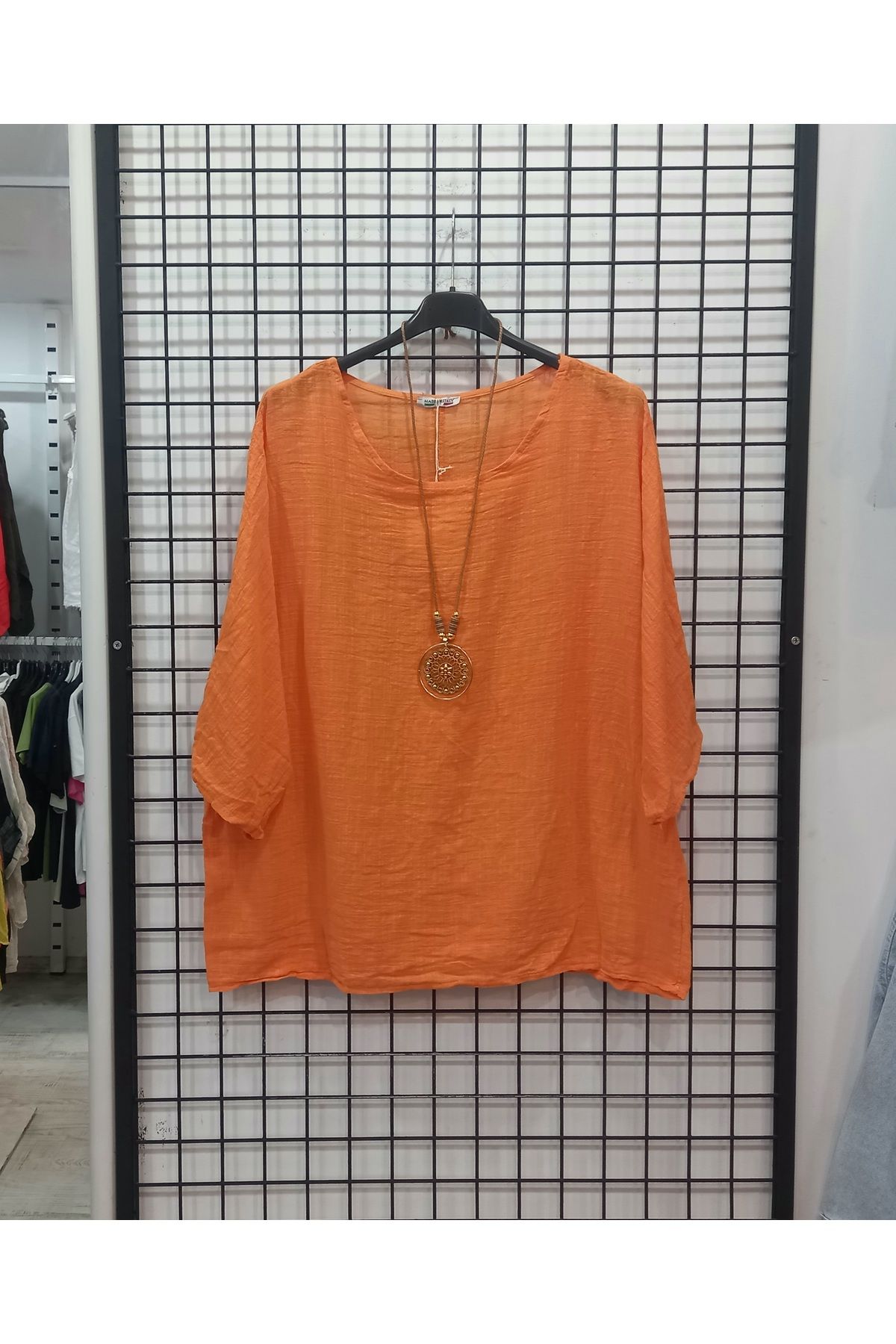 Butik Şans Düz Renk Kolye Detaylı İtalyan Bluz