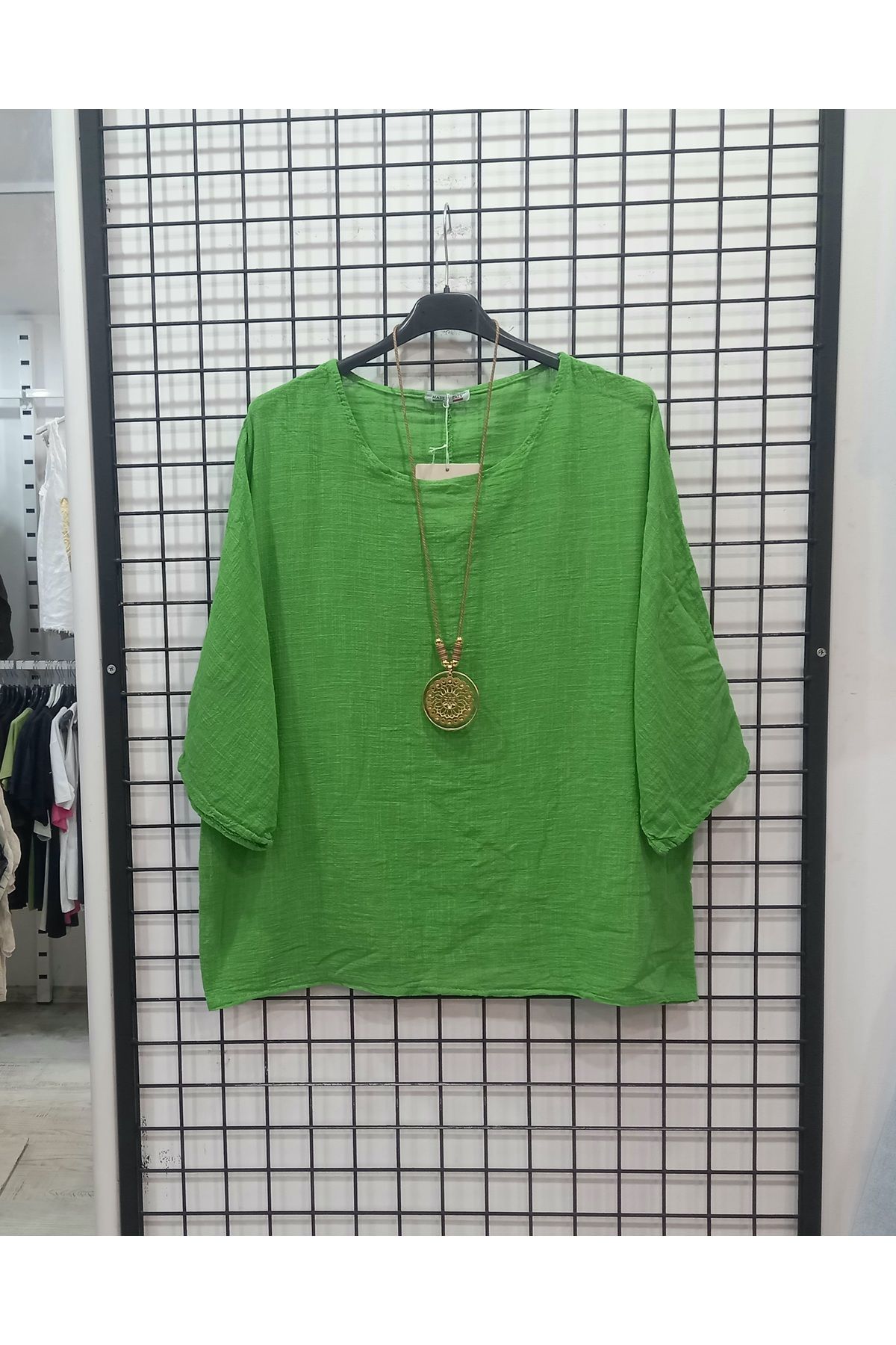 Butik Şans Düz Renk Kolye Detaylı İtalyan Bluz