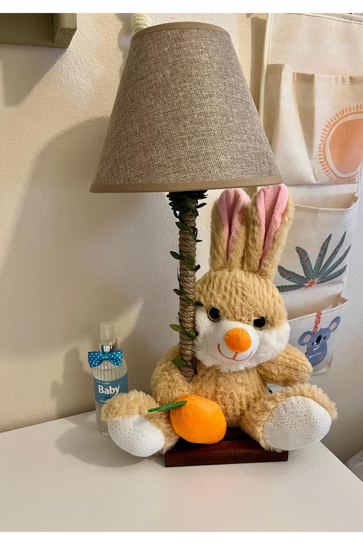 Tiny Desing Accessorıes Peluş Oyuncaklı Halat Abajur (Bebek&Çocuk odası) (Havuçlu Tavşan)