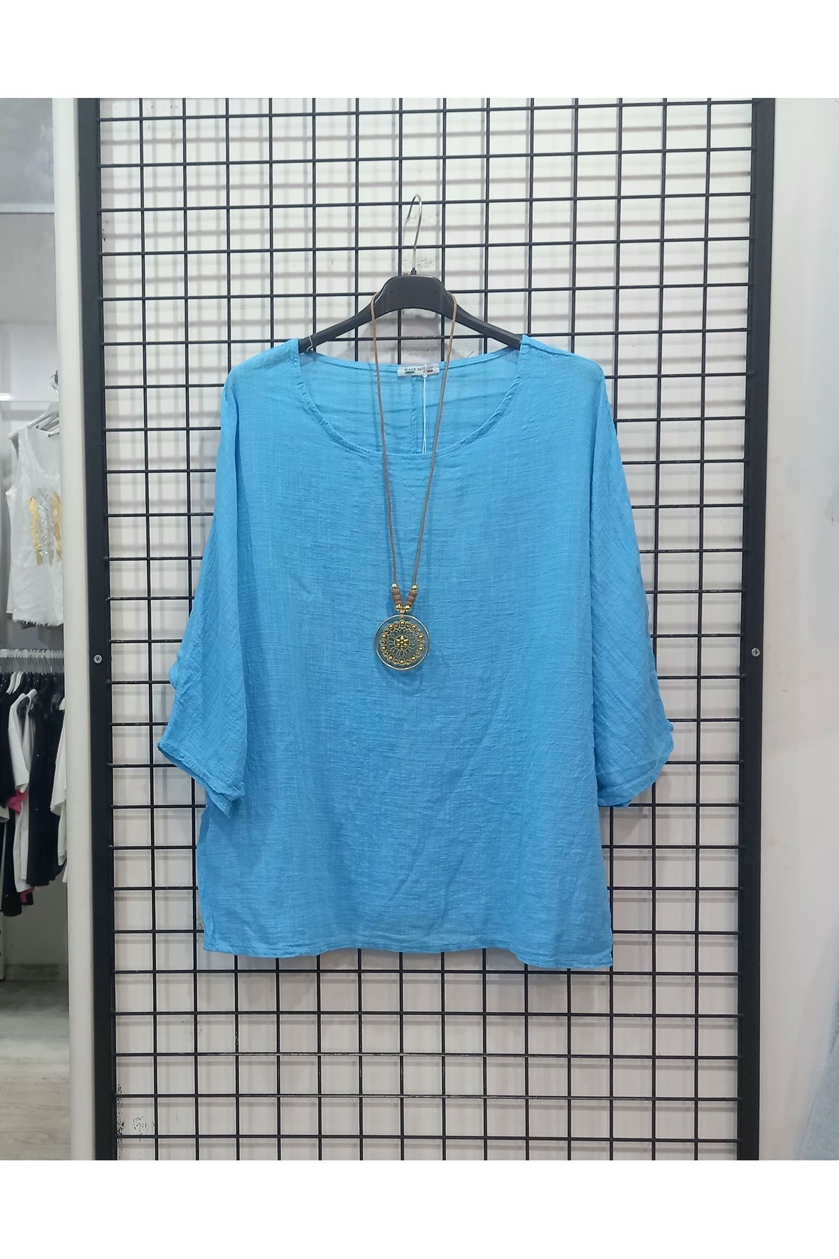 Butik Şans Düz Renk Kolye Detaylı İtalyan Bluz