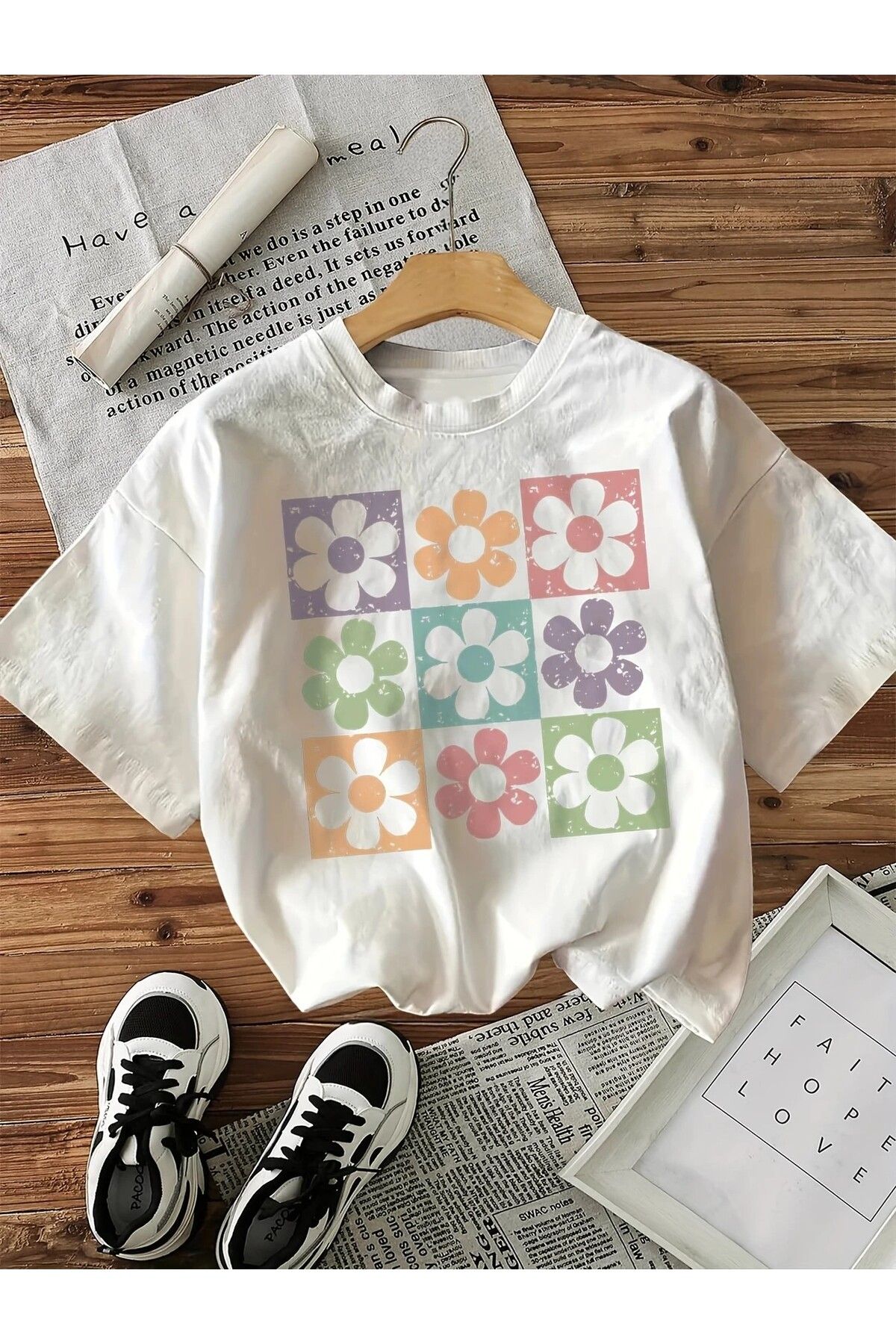 LEIVOR Çoklu retro çiçek Baskılı Kadın T-shirt