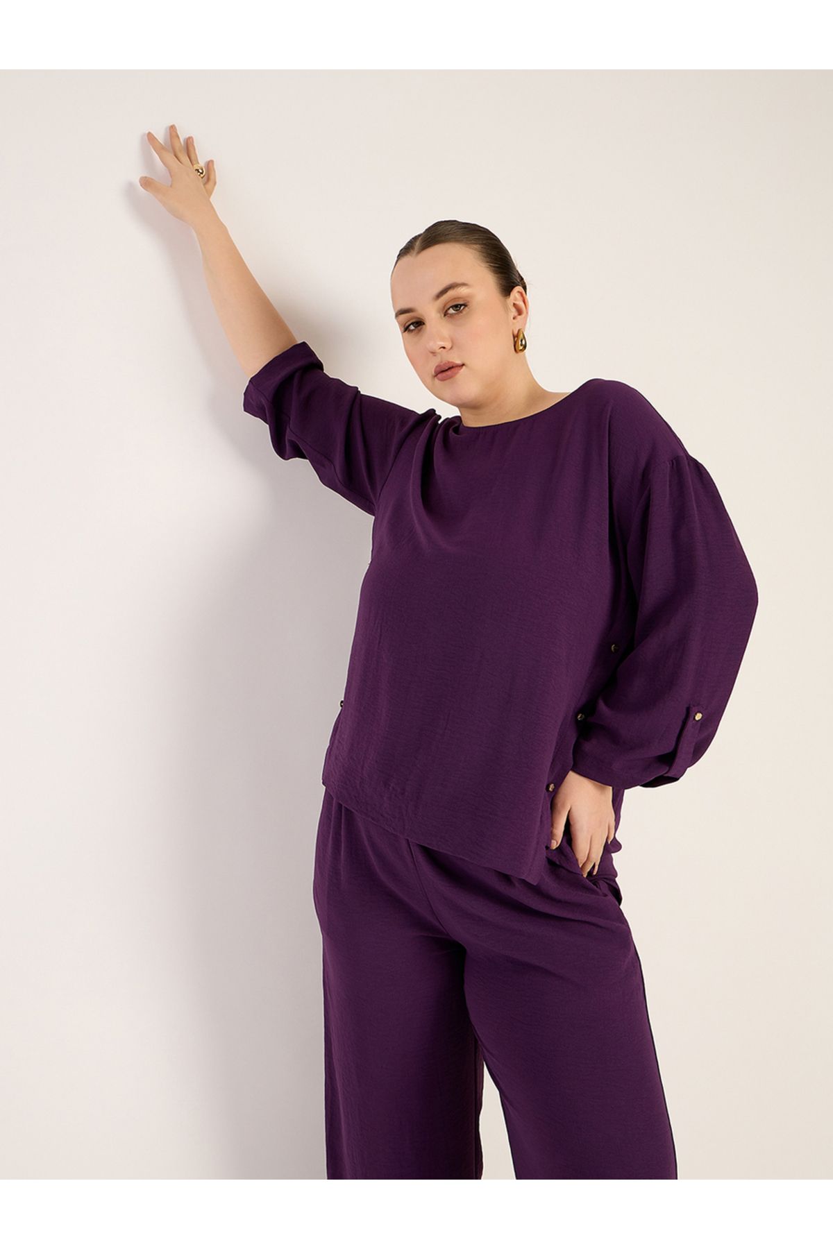 Femmella By Styli-طقم بلوزة سادة بأزرار مع بنطلون 6