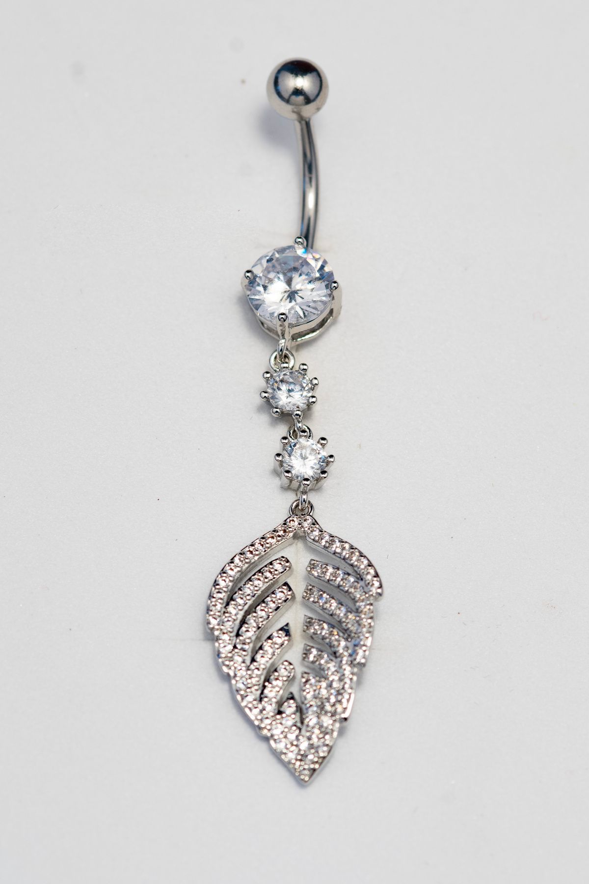 Piercing by Sever YAPRAK TÜY SALLANTILI CERRAHİ ÇELİK GÖBEK BELLY PIERCING… GÜMÜŞ/SILVER RENKLİ ve ŞEFFAF TAŞLI.