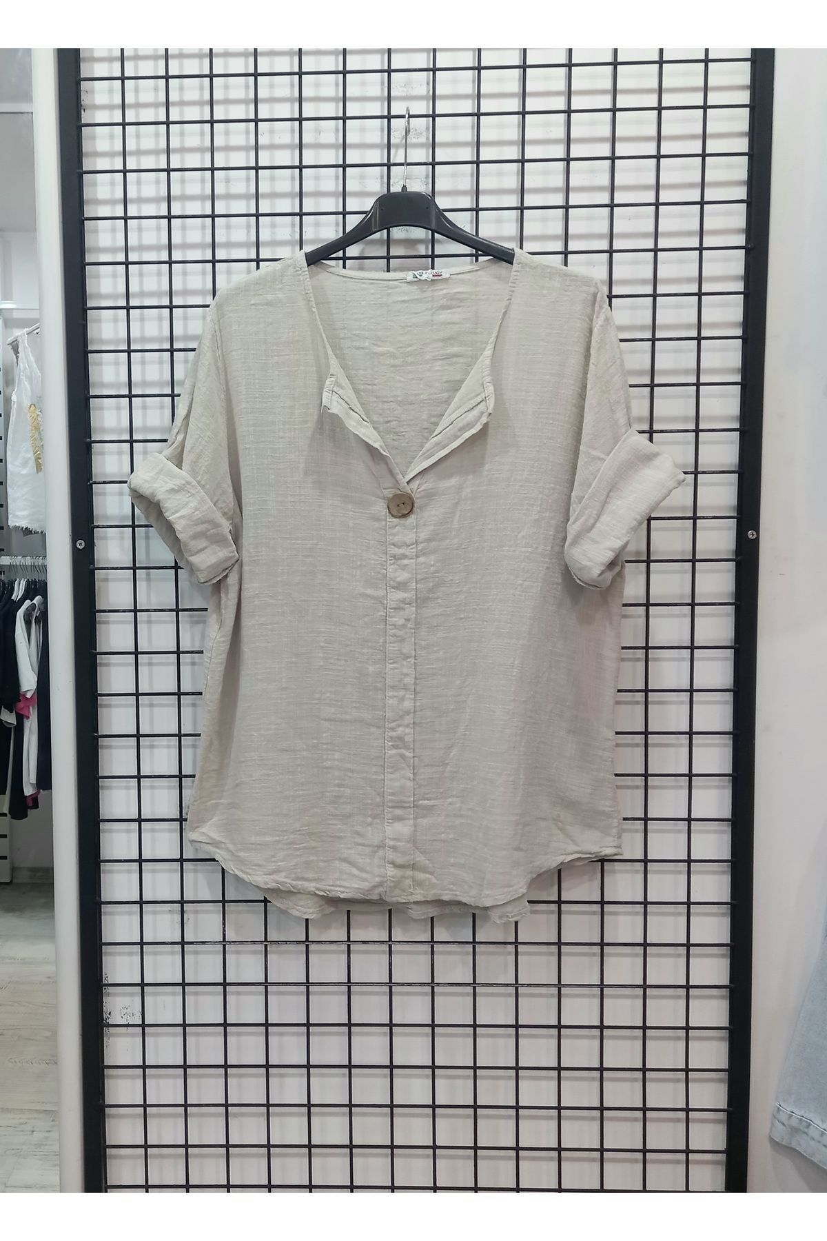 Butik Şans Düğme Detaylı Düz Renk Truvakar Kol İtalyan Bluz