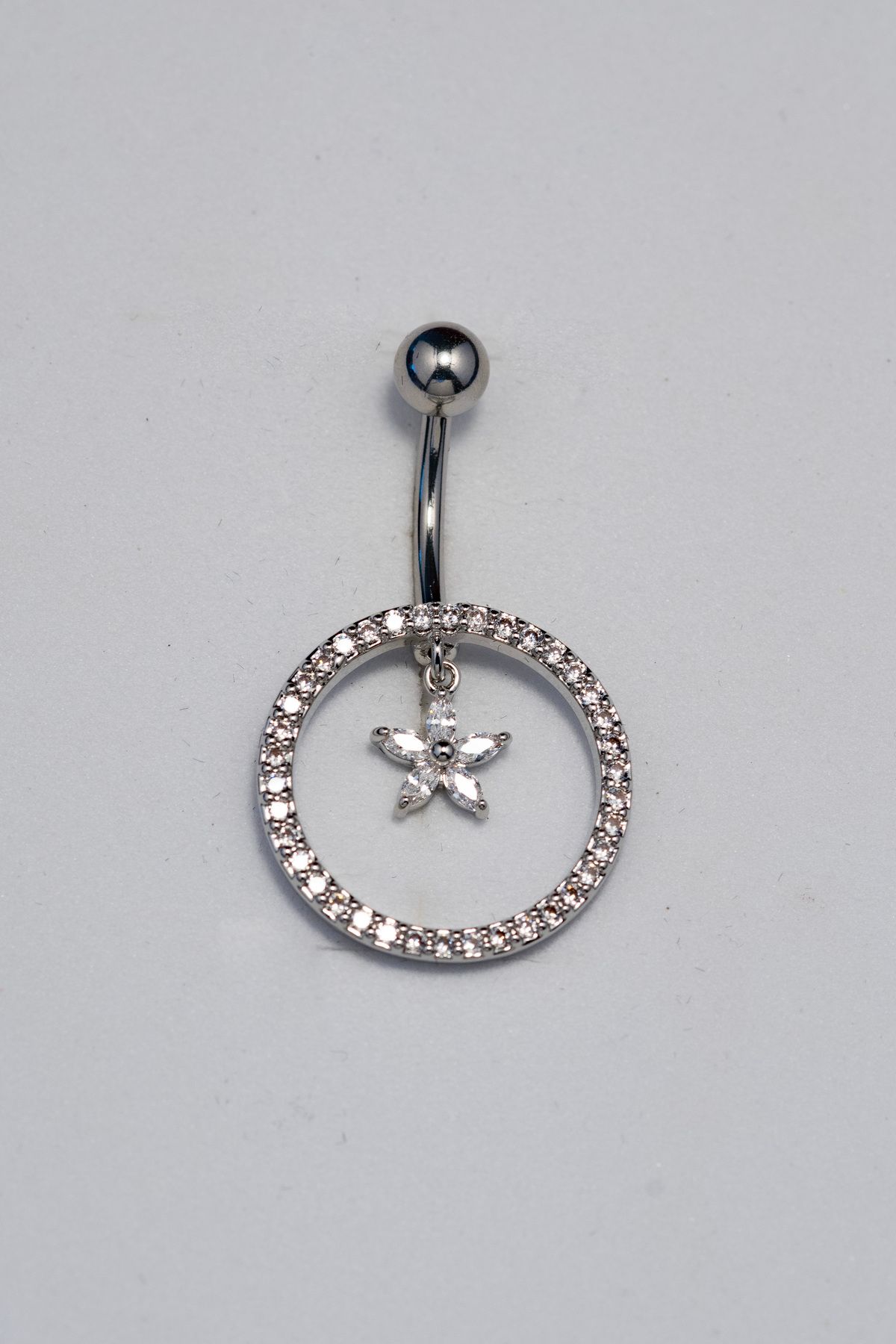 Piercing by Sever ÇİÇEK SALLANTILI CERRAHİ ÇELİK GÖBEK BELLY PIERCING… GÜMÜŞ/SILVER RENKLİ ve ŞEFFAF TAŞLI.