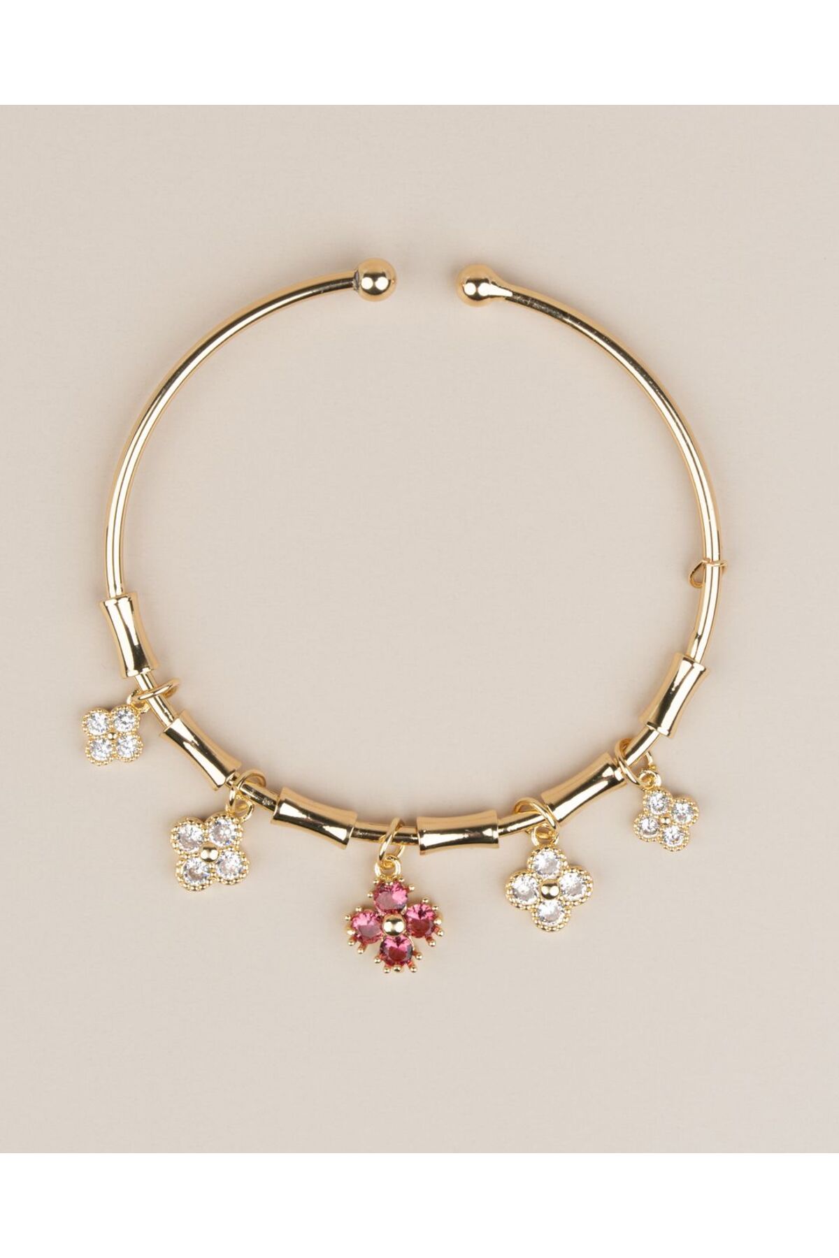 سوار فيورا ذو مشبك على شكل زهرة وردية قابل للتعديل