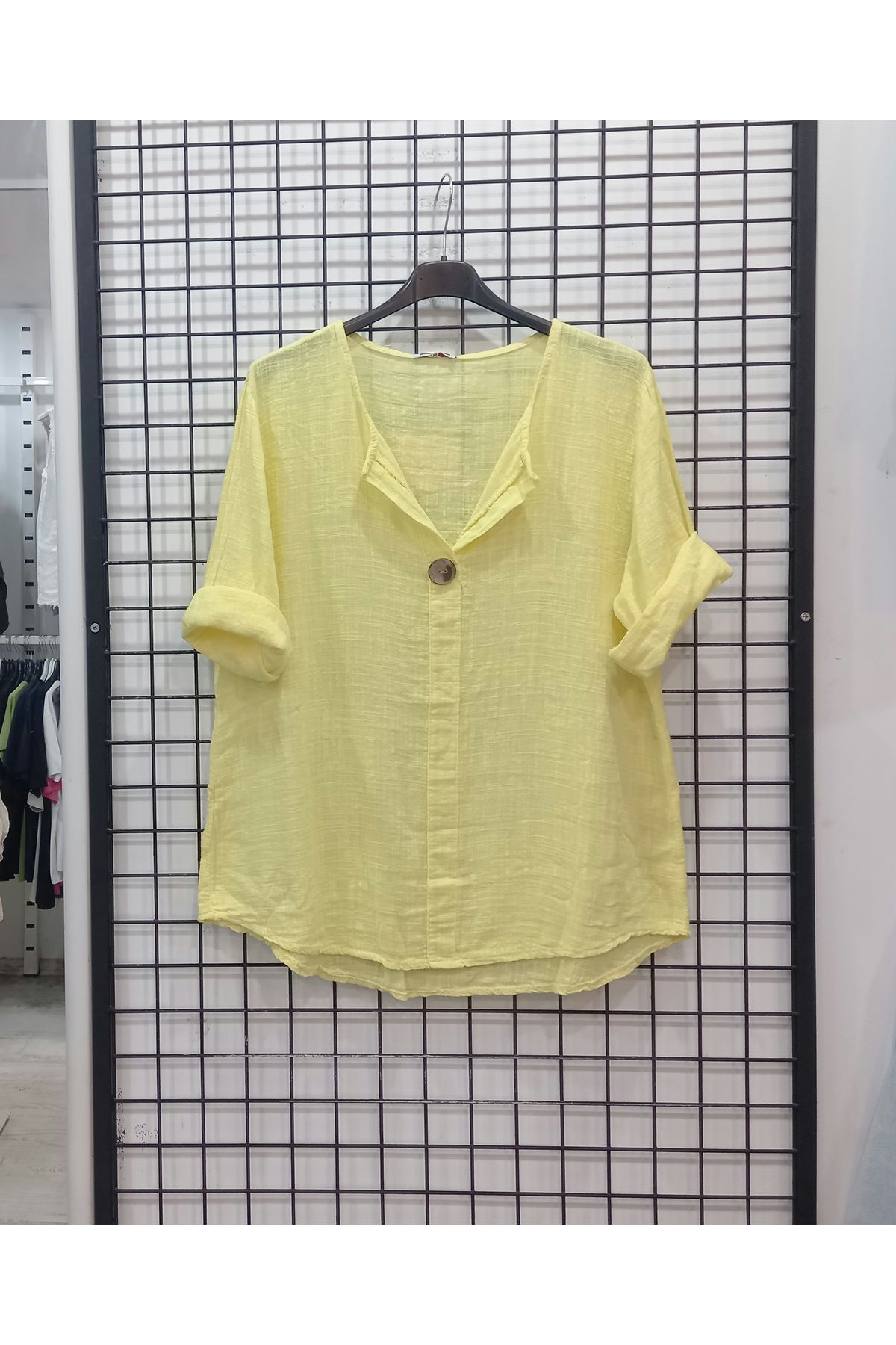 Butik Şans Düğme Detaylı Düz Renk Truvakar Kol İtalyan Bluz