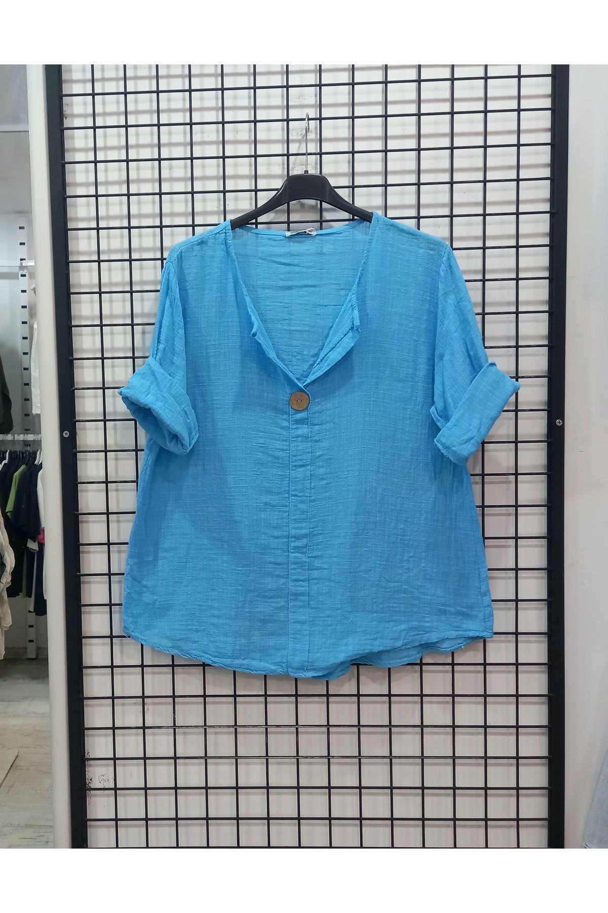 Butik Şans Düğme Detaylı Düz Renk Truvakar Kol İtalyan Bluz