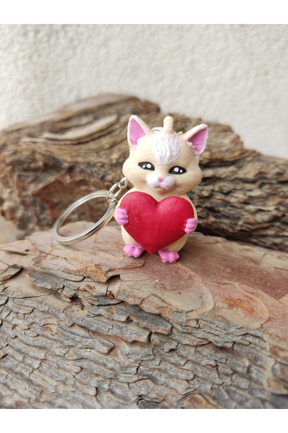 Leylims 3D El Boyama Kalp Tutan Kedi Anahtarlık - Hediyelik Figüratif Obje, Aşk Temalı Koleksiyon Ürünü