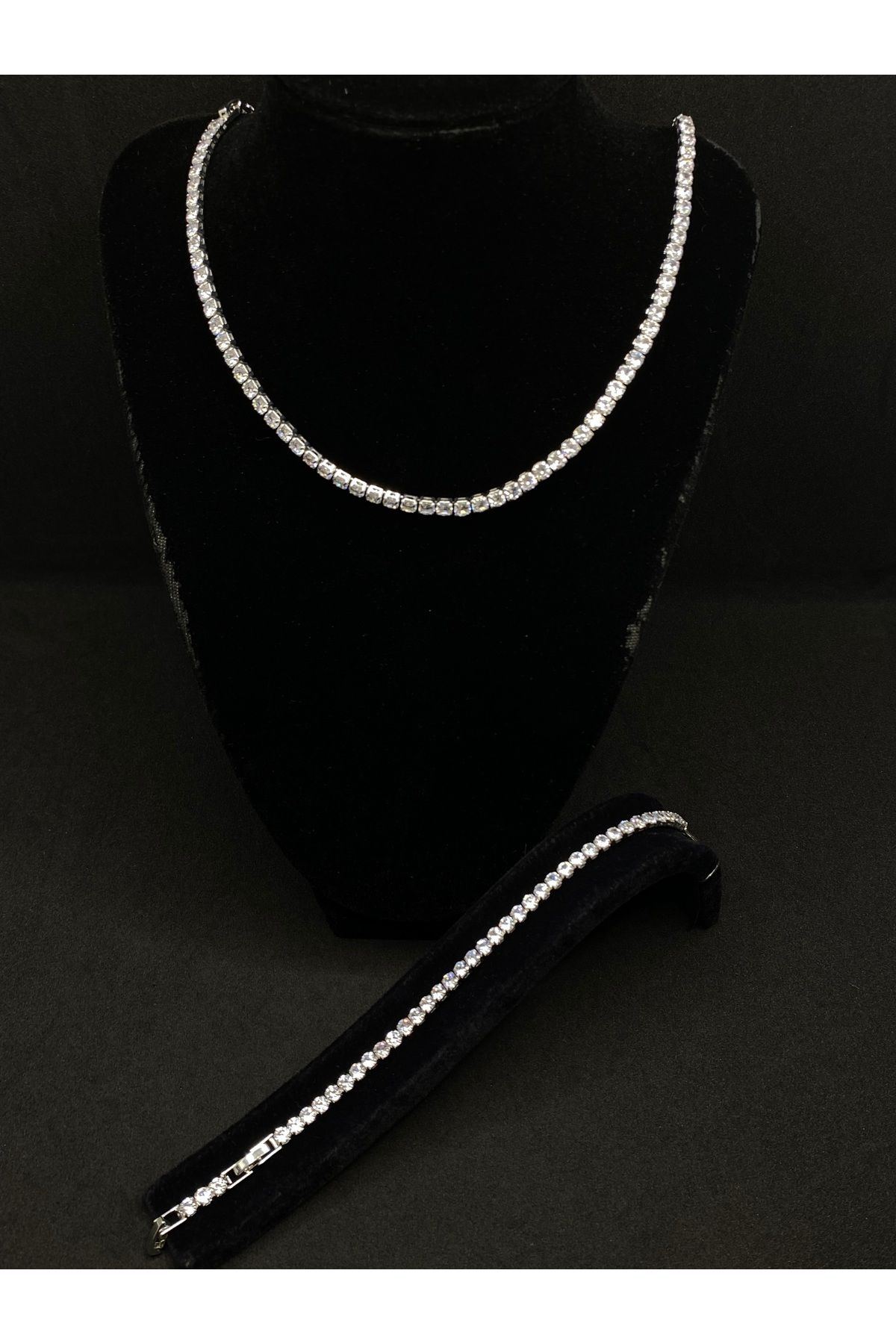 Jiji Jewelery Döküm Su Yolu Klasik Kare Zirkon Taş Gümüş Renk Paslanmaz Çelik Kolye ve Bileklik Takı Seti
