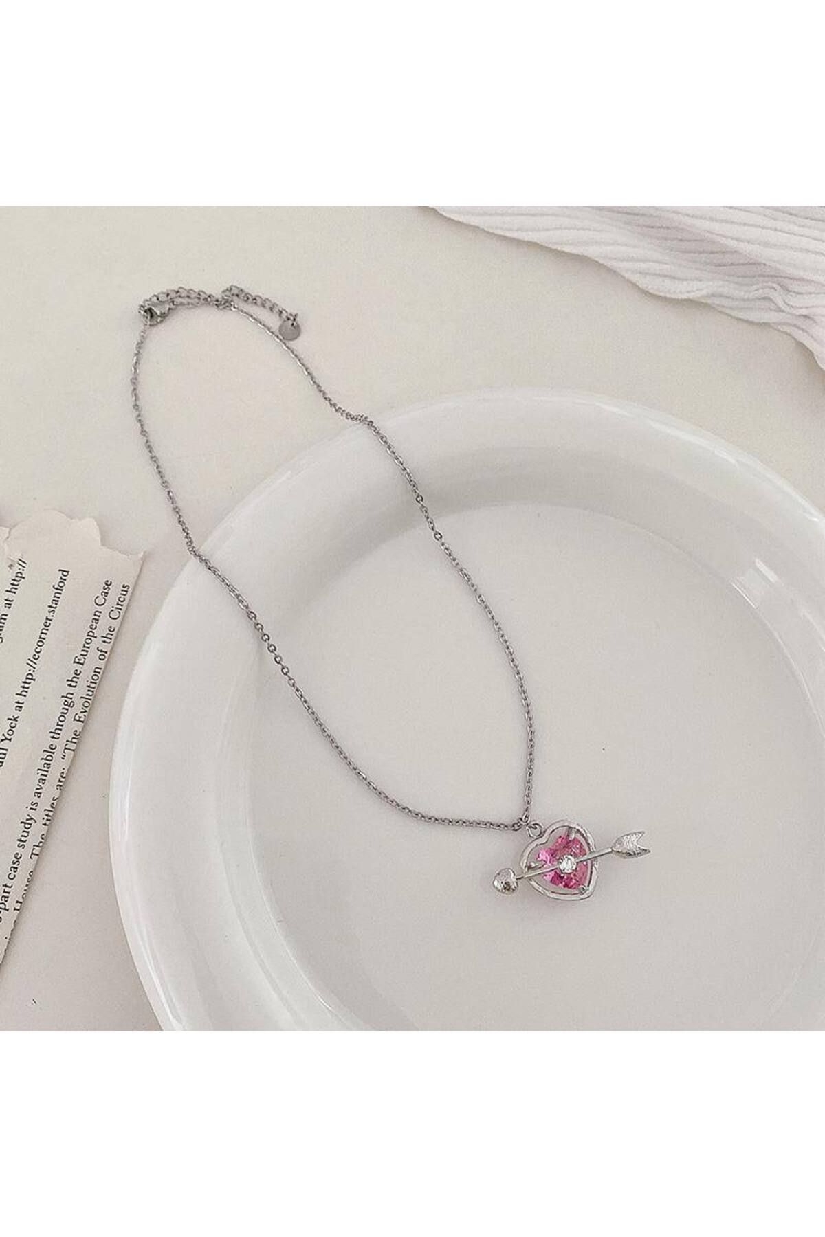 Herşey Nota Pembe Zirkon Taşlı Eros Model Kadın Kolye – 55 cm Paslanmaz Çelik, Aşk ve Zarafet Temalı