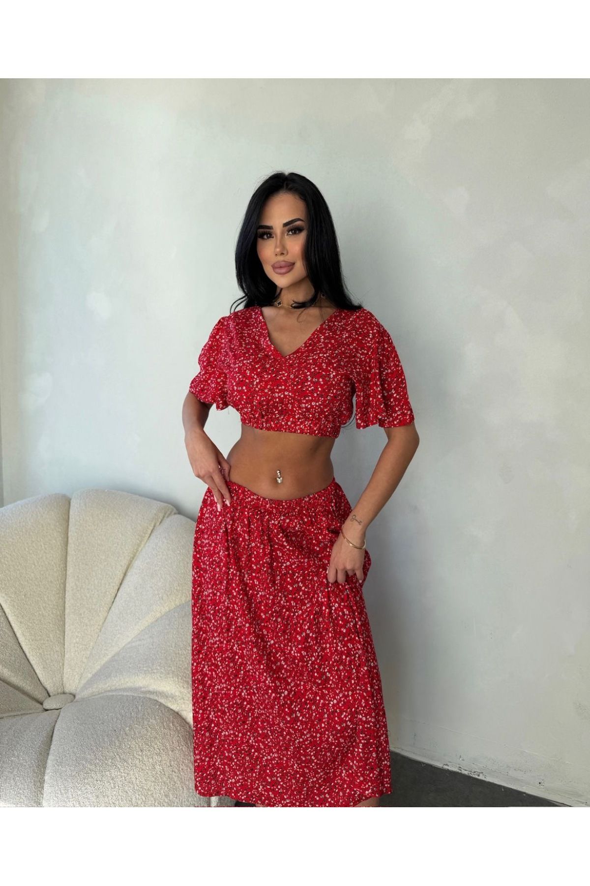 Carnaval Kadın V Yaka Alt-Üst Uzun Etekli ve Crop-Bluz Çiçek Desenli İkili Takım