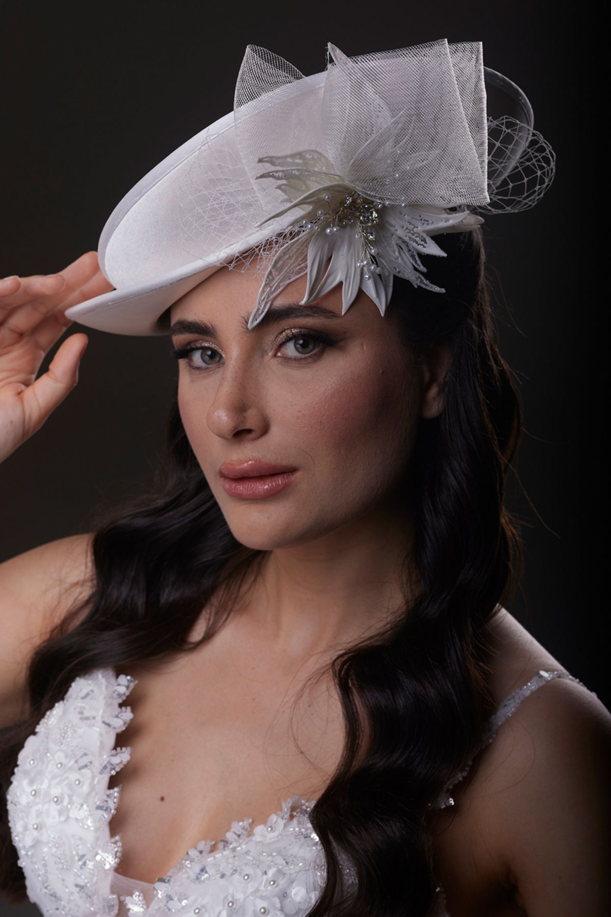 Limelia Kristal ve Tüy Detaylı Beyaz Fascinator